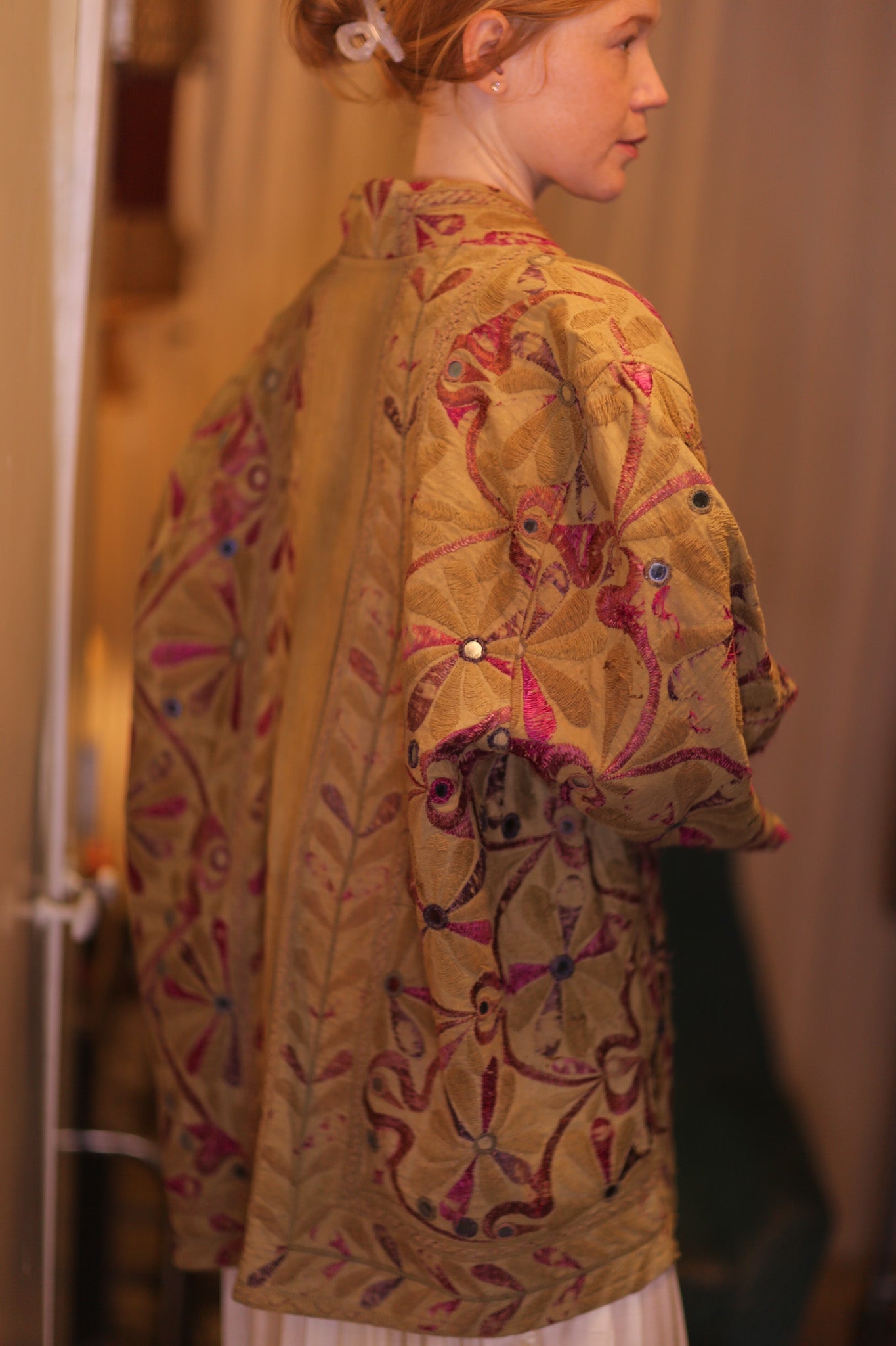 VINTAGE STYLE EMBROIDERED SHORT KIMONO MIAKA - BANGKOK TAILOR CLOTHING STORE - HANDMADE CLOTHING