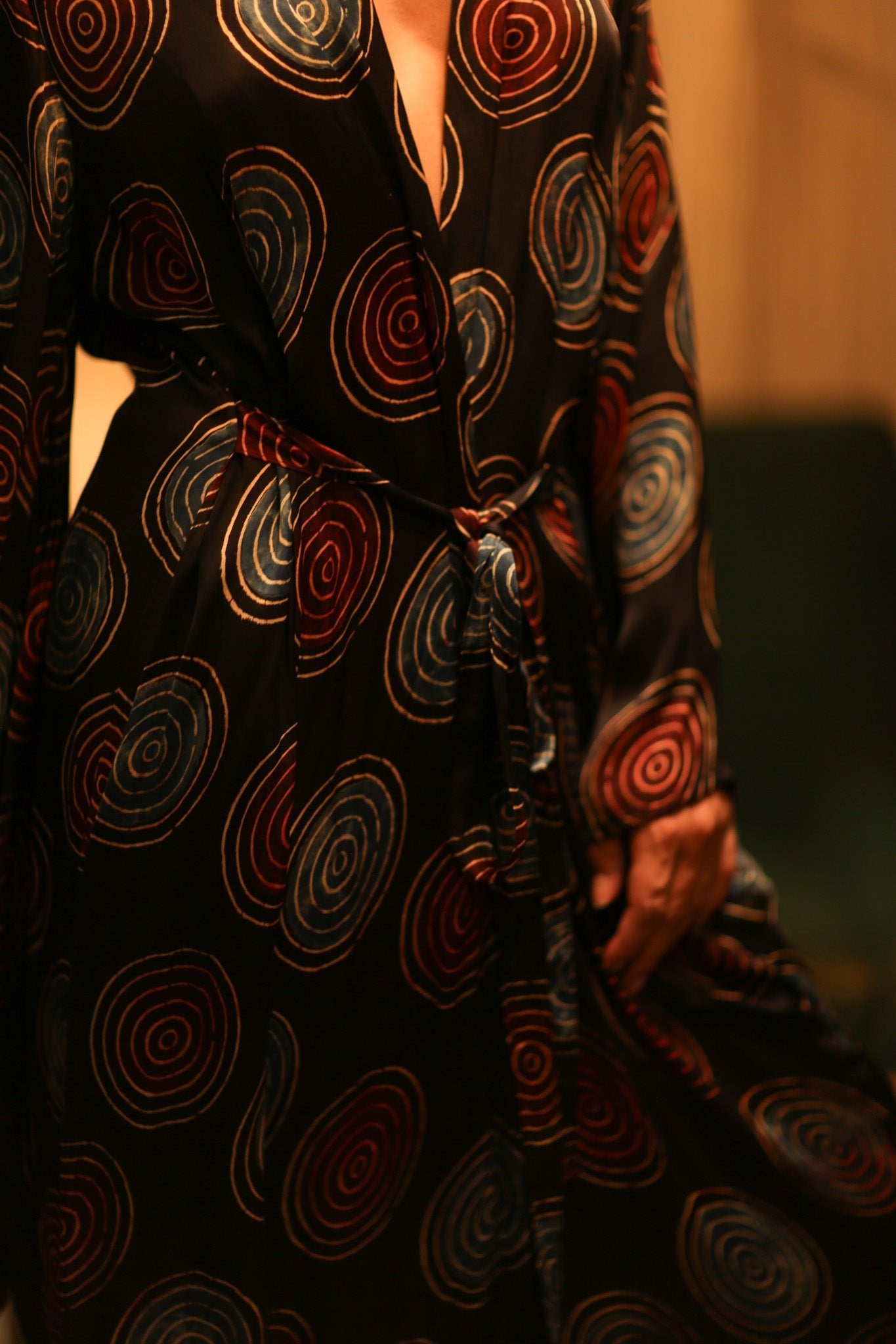 XL WING KIMONO PINA BLACK CIRCLE - BANGKOK TAILOR CLOTHING STORE - HANDMADE CLOTHING