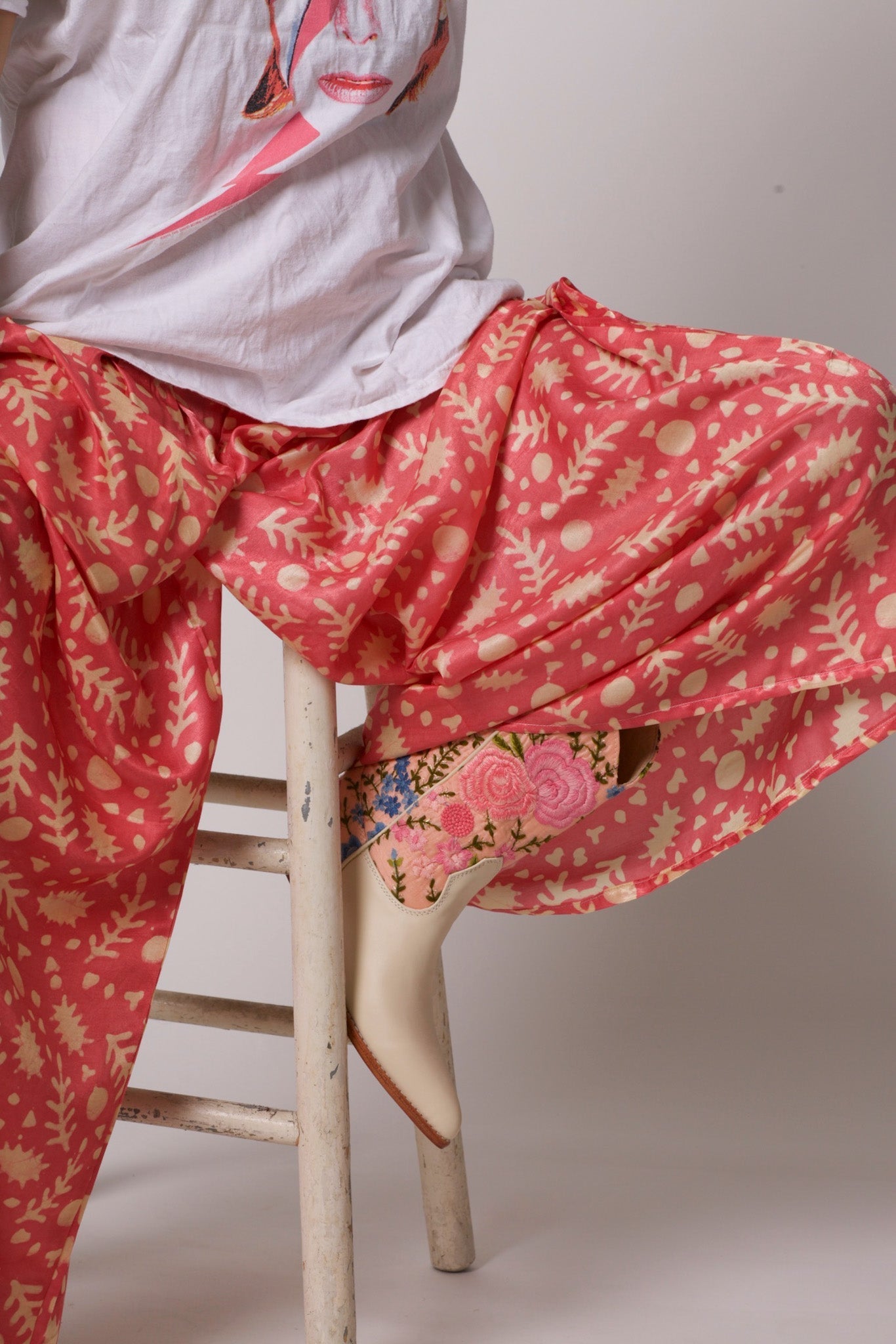 CREAM LEATHER PINK SILK FLOWER EMBROIDERED LA - BANGKOK TAILOR CLOTHING STORE - HANDMADE CLOTHING