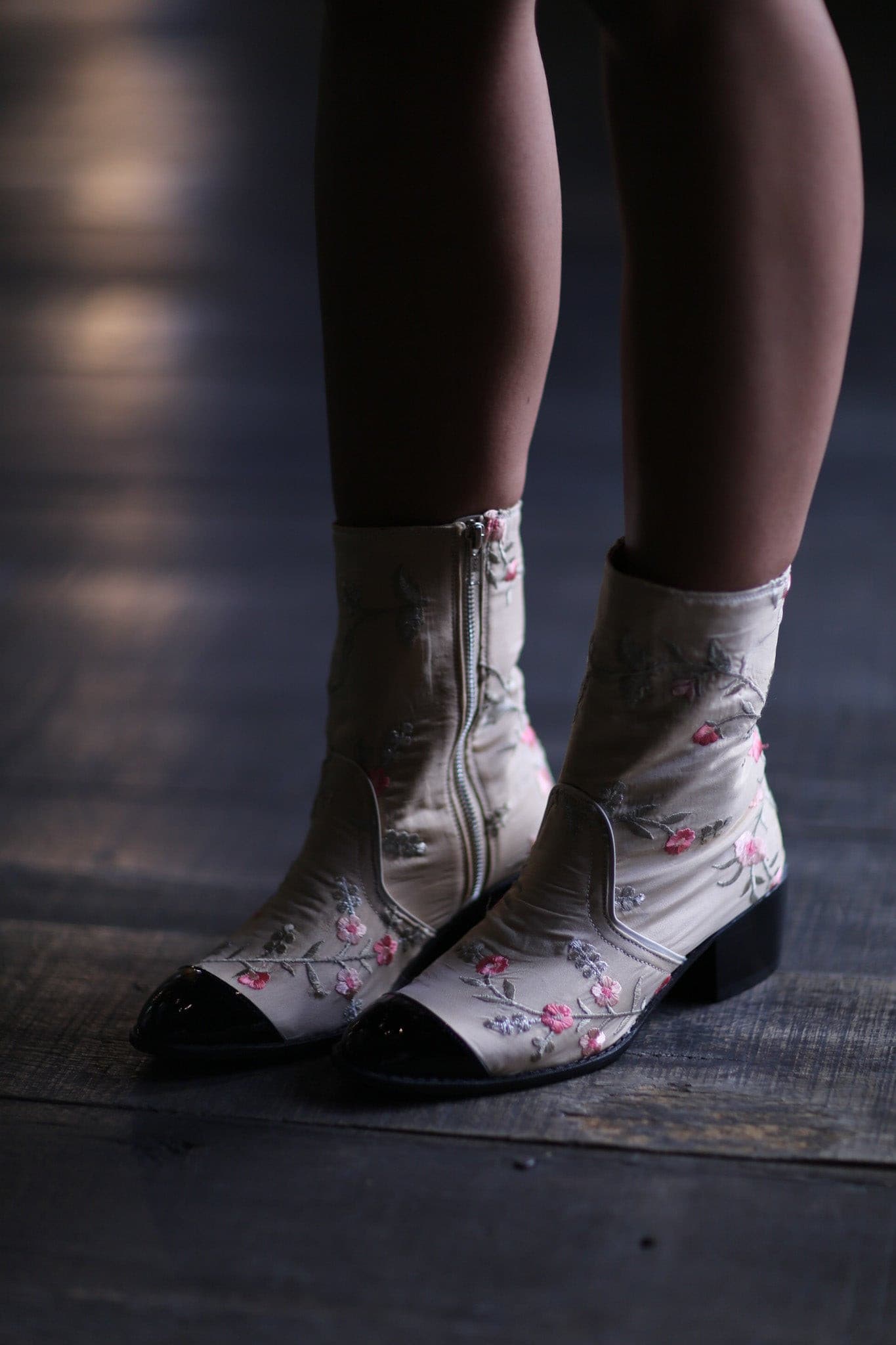 EMBROIDERED BOOTS ESTHER - BANGKOK TAILOR CLOTHING STORE - HANDMADE CLOTHING