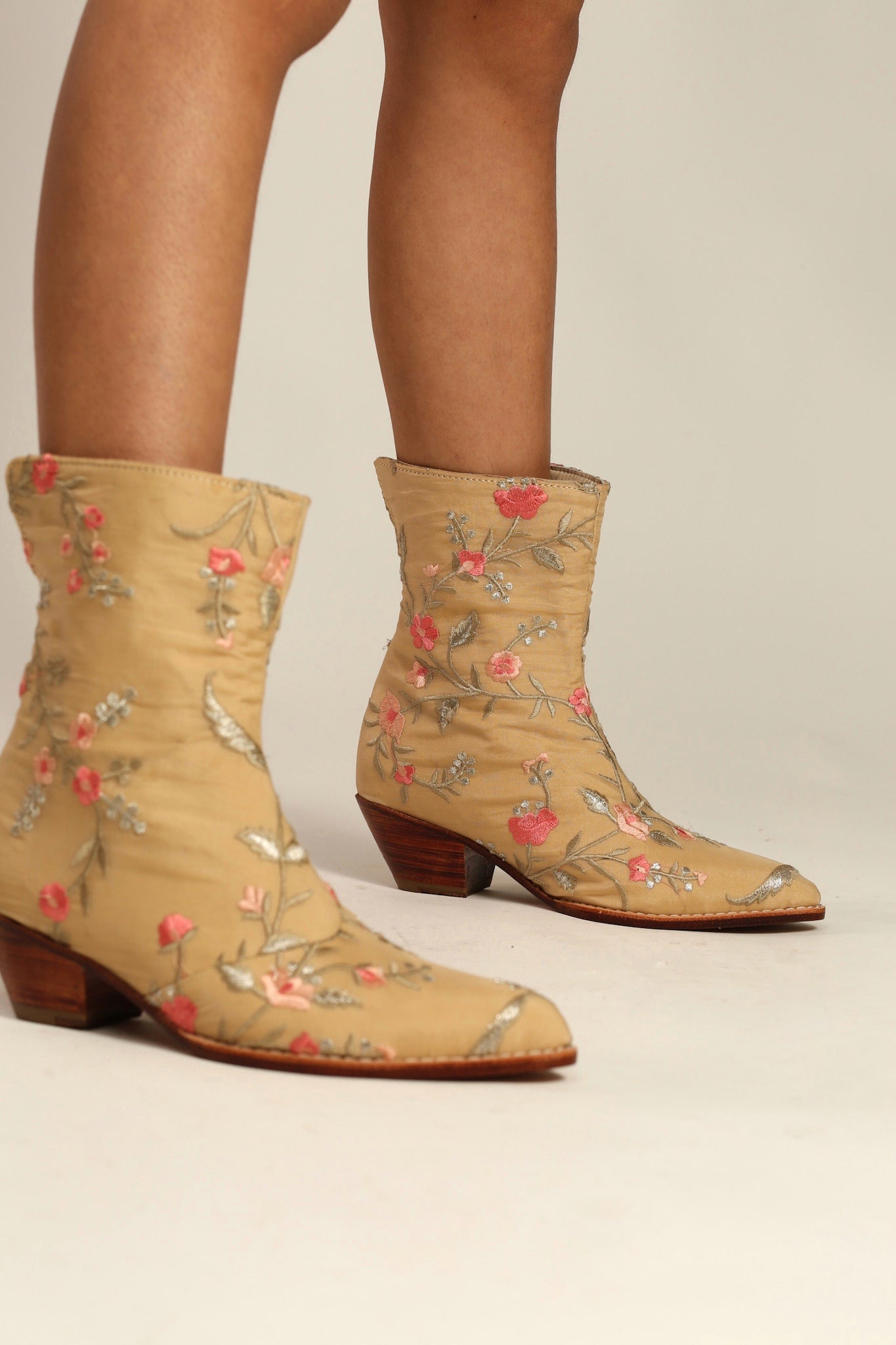 EMBROIDERED BOOTS NAMRATA - BANGKOK TAILOR CLOTHING STORE - HANDMADE CLOTHING