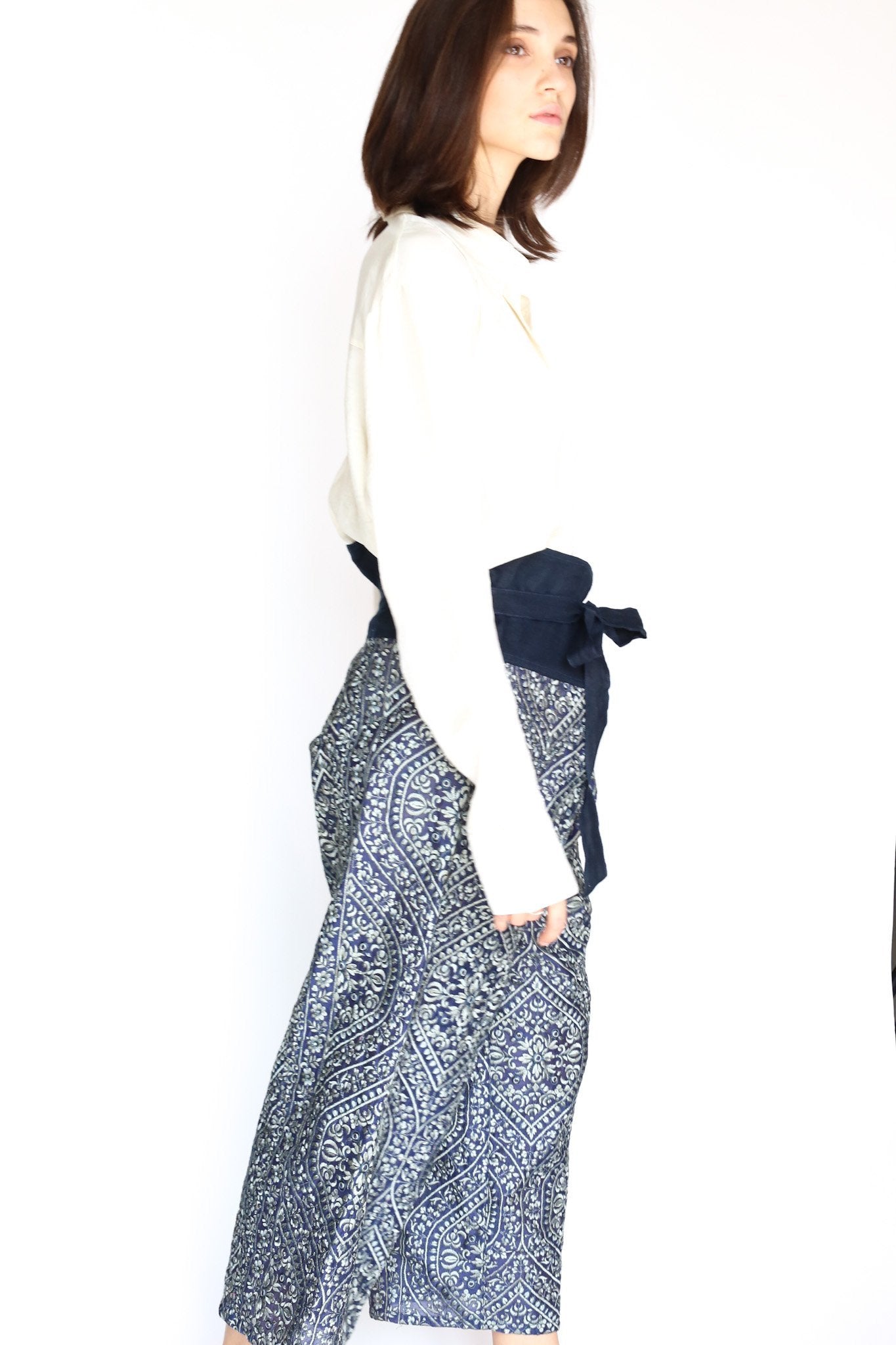 EMBROIDERED CROP FISHERMAN TROUSERS WILAI - BANGKOK TAILOR CLOTHING STORE - HANDMADE CLOTHING