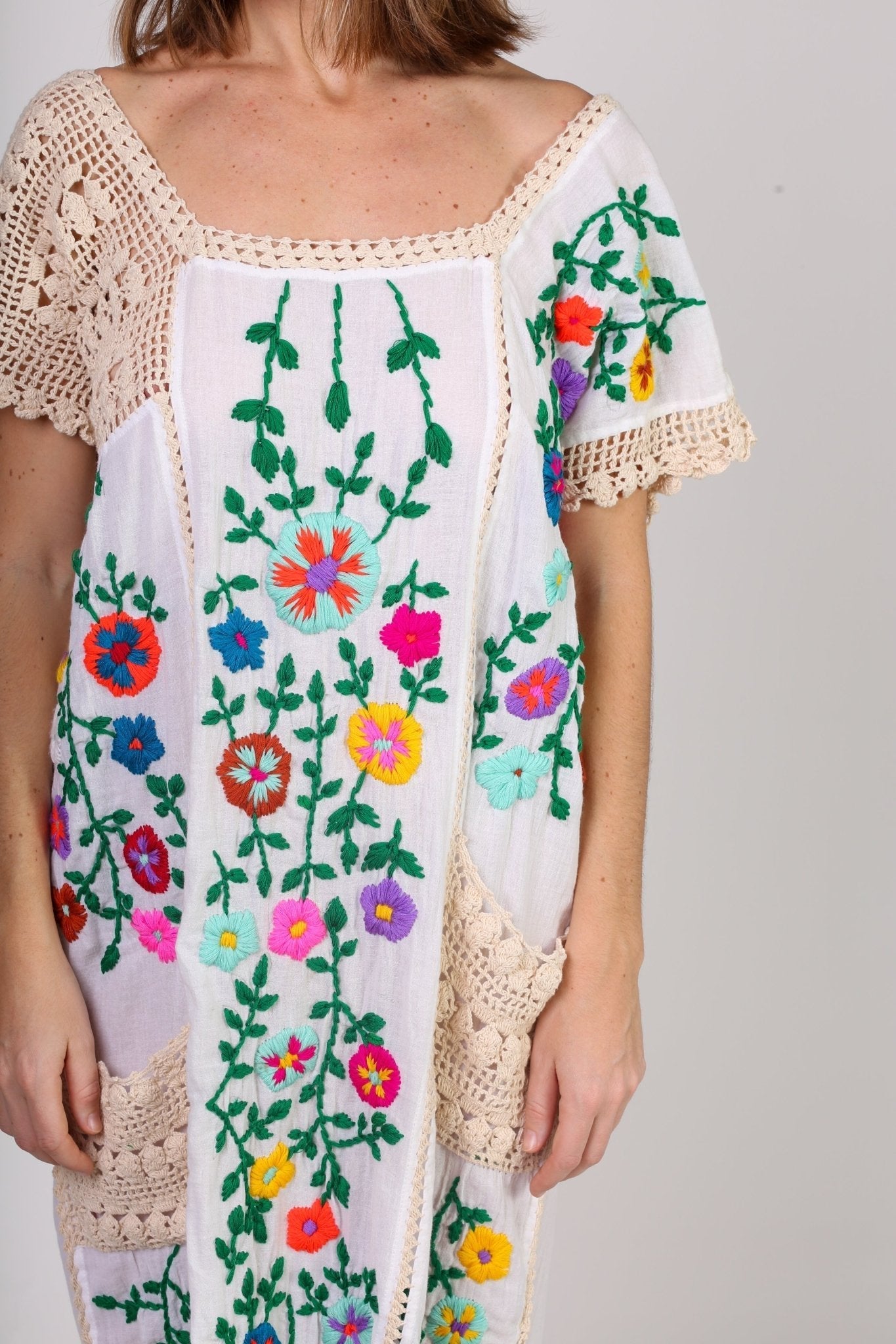 EMBROIDERED DRESS ISABELLE - BANGKOK TAILOR CLOTHING STORE - HANDMADE CLOTHING