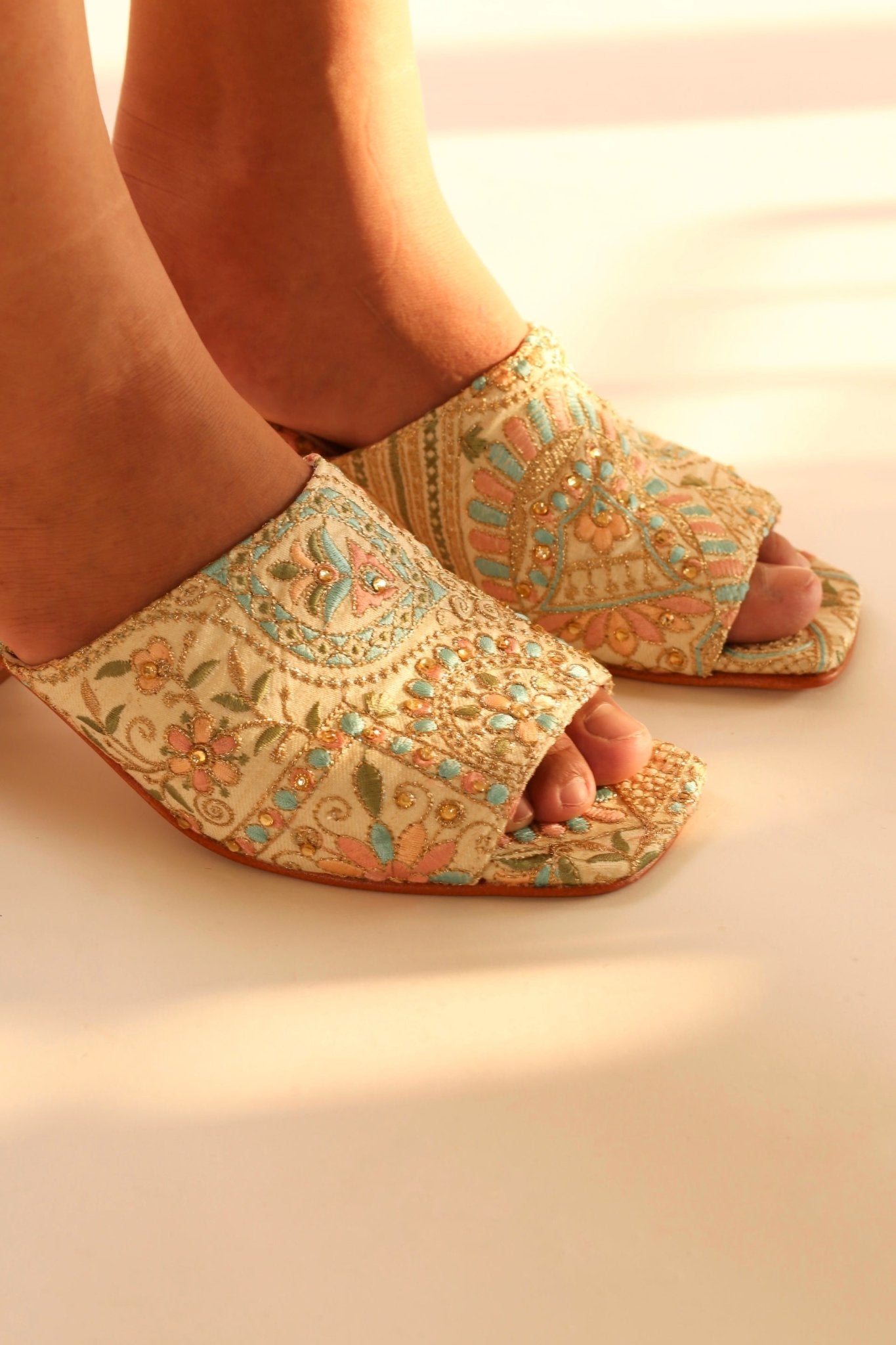 EMBROIDERED FLOWER SILK MULES MILTONA - BANGKOK TAILOR CLOTHING STORE - HANDMADE CLOTHING