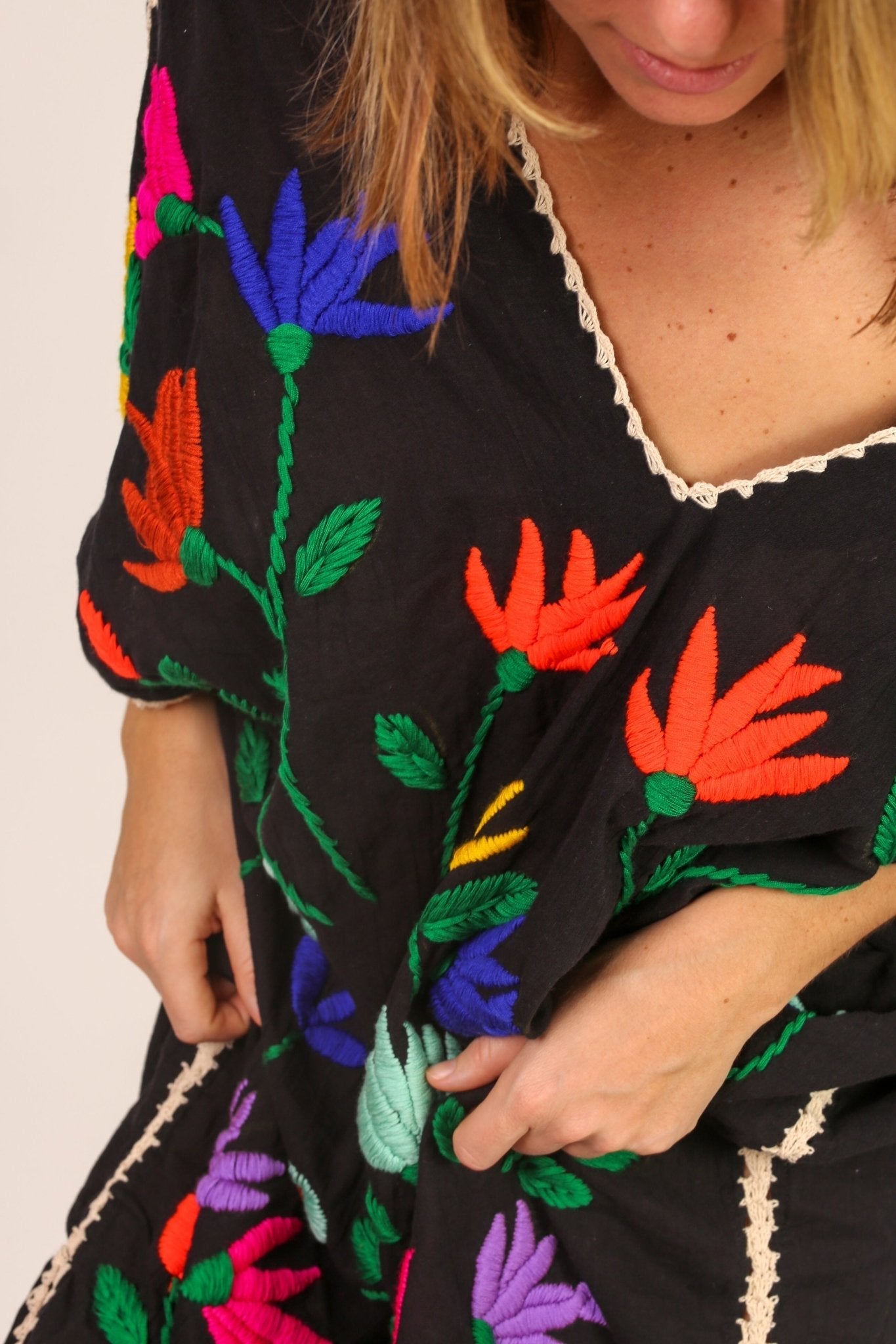 EMBROIDERED KAFTAN LOREYS - BANGKOK TAILOR CLOTHING STORE - HANDMADE CLOTHING
