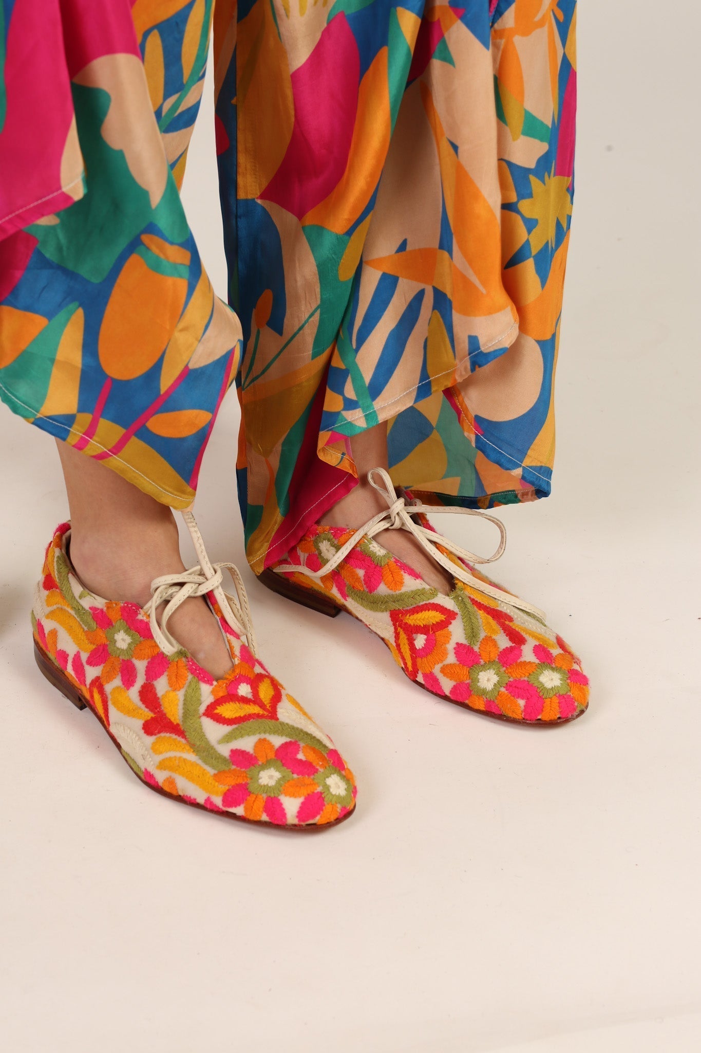 EMBROIDERED SILK FLATS LARA - BANGKOK TAILOR CLOTHING STORE - HANDMADE CLOTHING