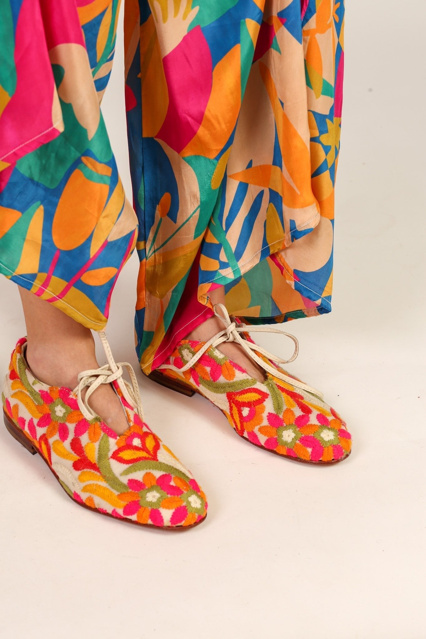 EMBROIDERED SILK FLATS LARA - BANGKOK TAILOR CLOTHING STORE - HANDMADE CLOTHING