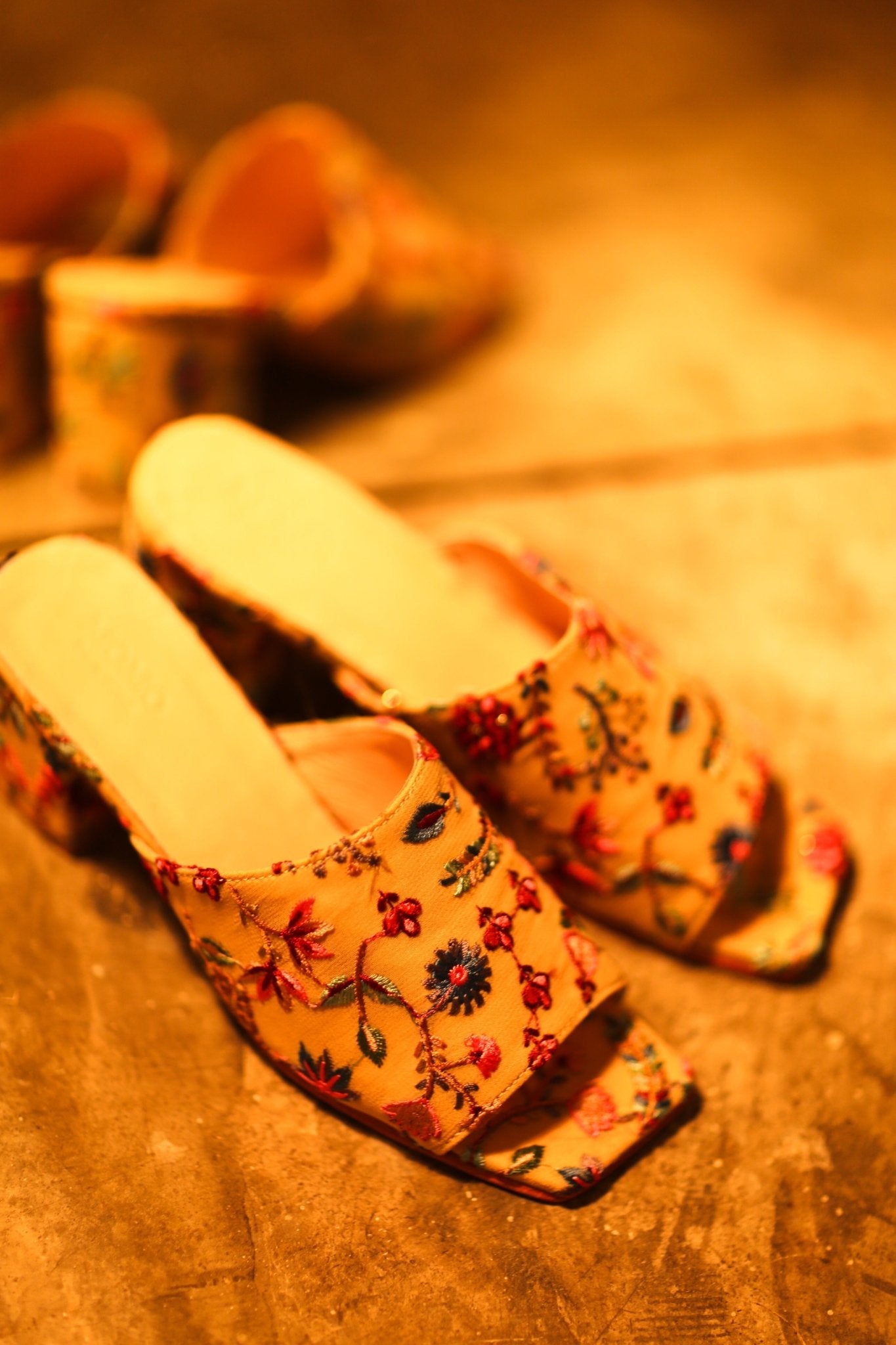 EMBROIDERED SILK MULES THANA - BANGKOK TAILOR CLOTHING STORE - HANDMADE CLOTHING