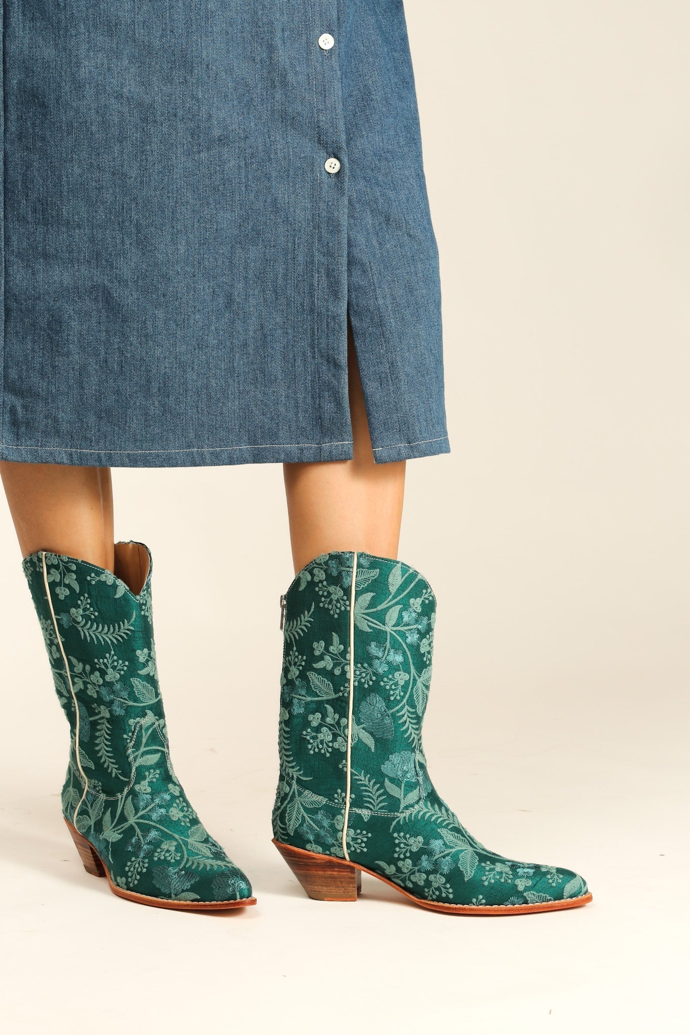 EMBROIDERED SILK WESTERN BOOTS ARWA - BANGKOK TAILOR CLOTHING STORE - HANDMADE CLOTHING