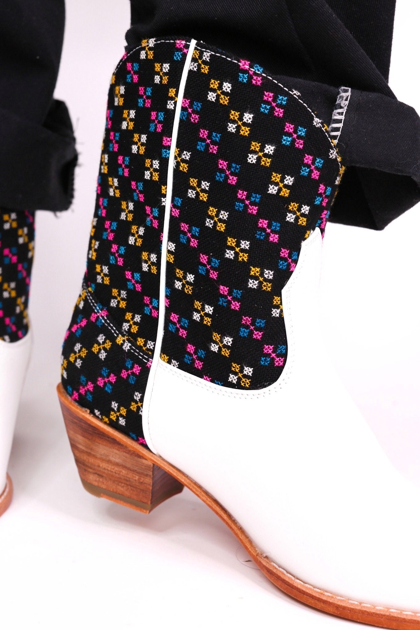 EMBROIDERED WESTERN BOOTS FRANIA - BANGKOK TAILOR CLOTHING STORE - HANDMADE CLOTHING