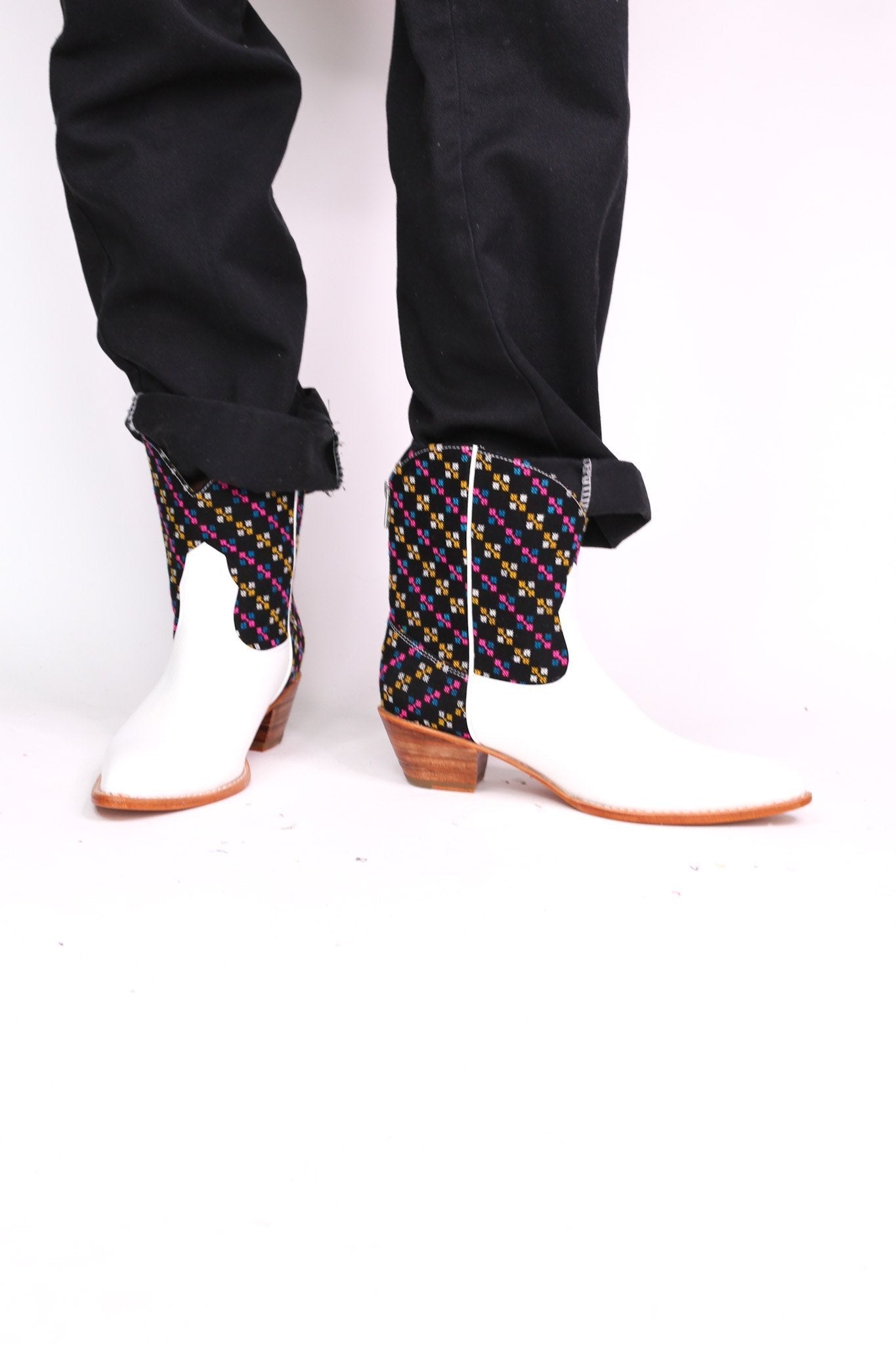 EMBROIDERED WESTERN BOOTS FRANIA - BANGKOK TAILOR CLOTHING STORE - HANDMADE CLOTHING