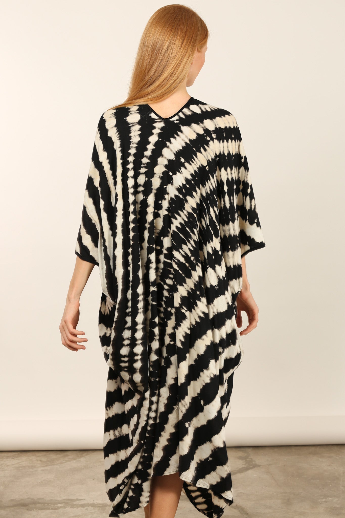 HAND BATIK GOLD DOT KAFTAN LIENA - BANGKOK TAILOR CLOTHING STORE - HANDMADE CLOTHING
