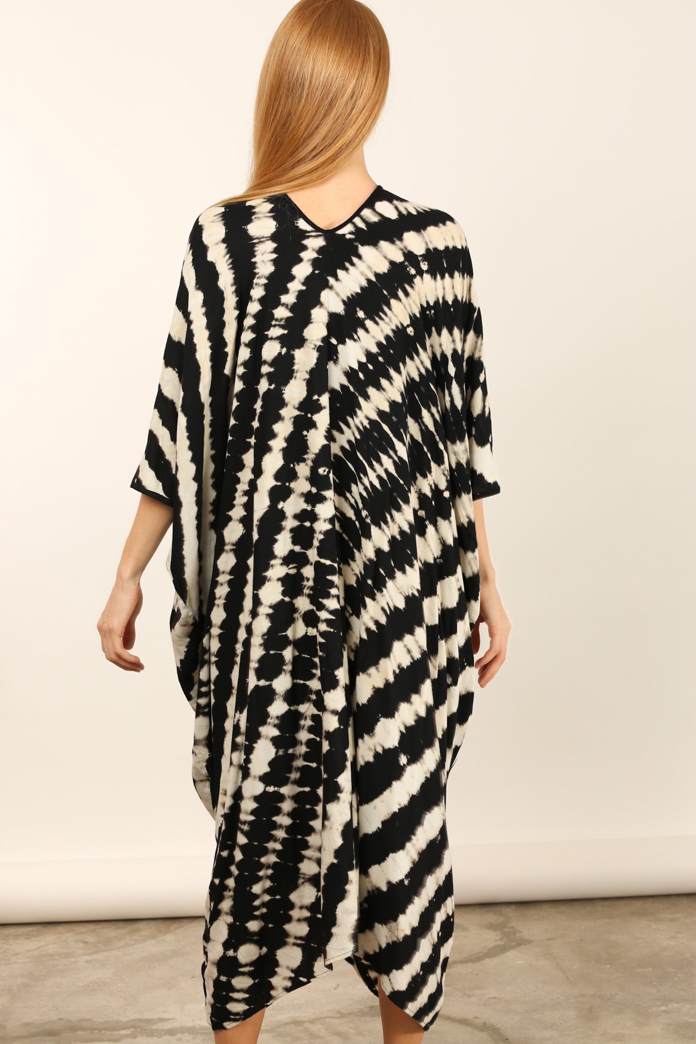 HAND BATIK GOLD DOT KAFTAN LIENA - BANGKOK TAILOR CLOTHING STORE - HANDMADE CLOTHING