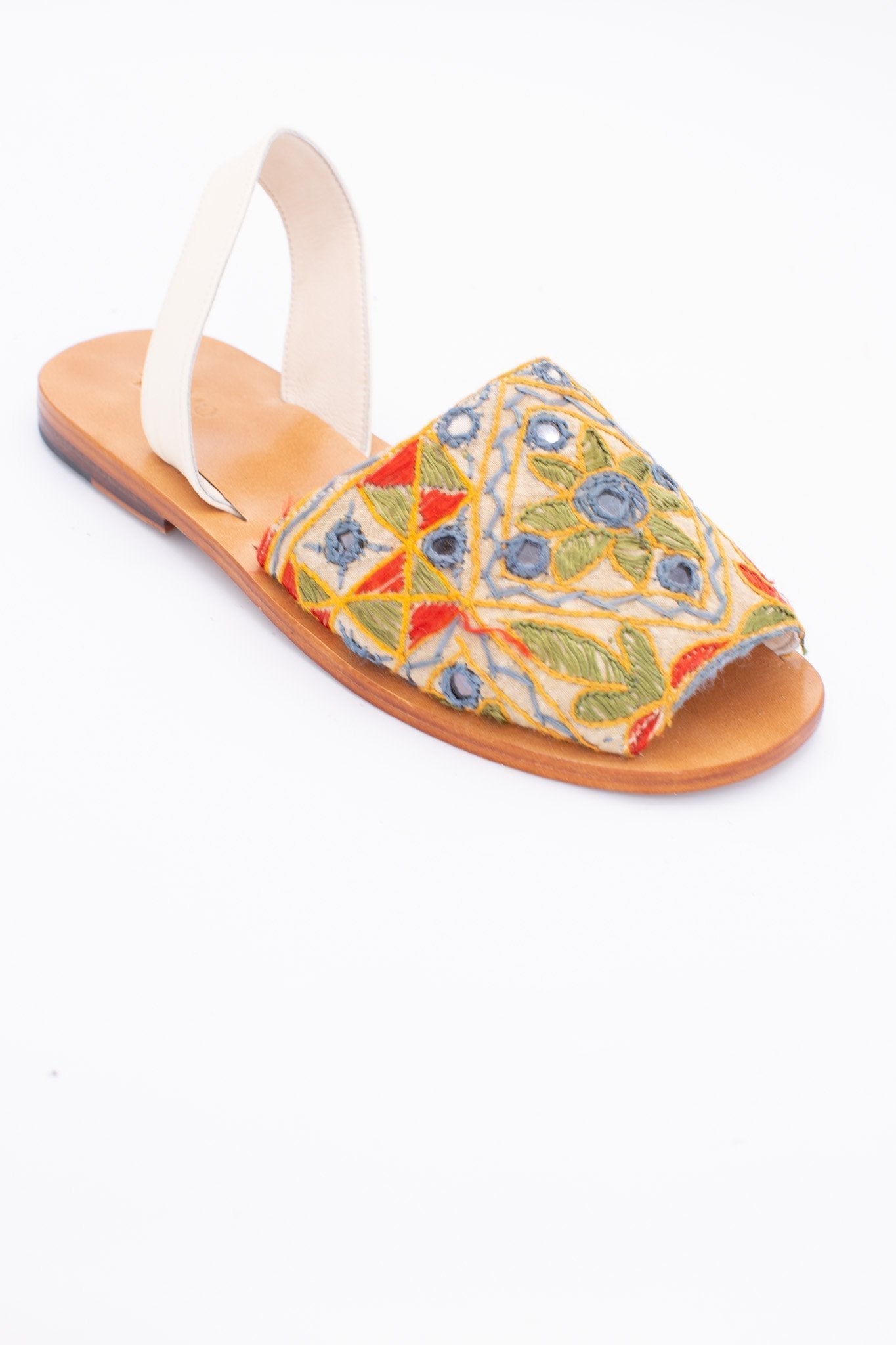 INDIAN EMBROIDERED LEATHER SANDALS DESSA - BANGKOK TAILOR CLOTHING STORE - HANDMADE CLOTHING