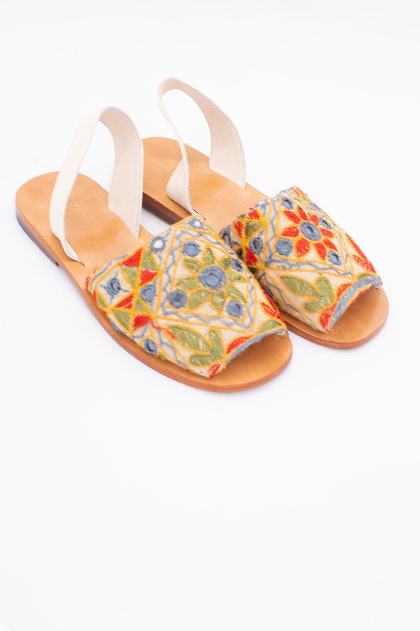 INDIAN EMBROIDERED LEATHER SANDALS DESSA - BANGKOK TAILOR CLOTHING STORE - HANDMADE CLOTHING