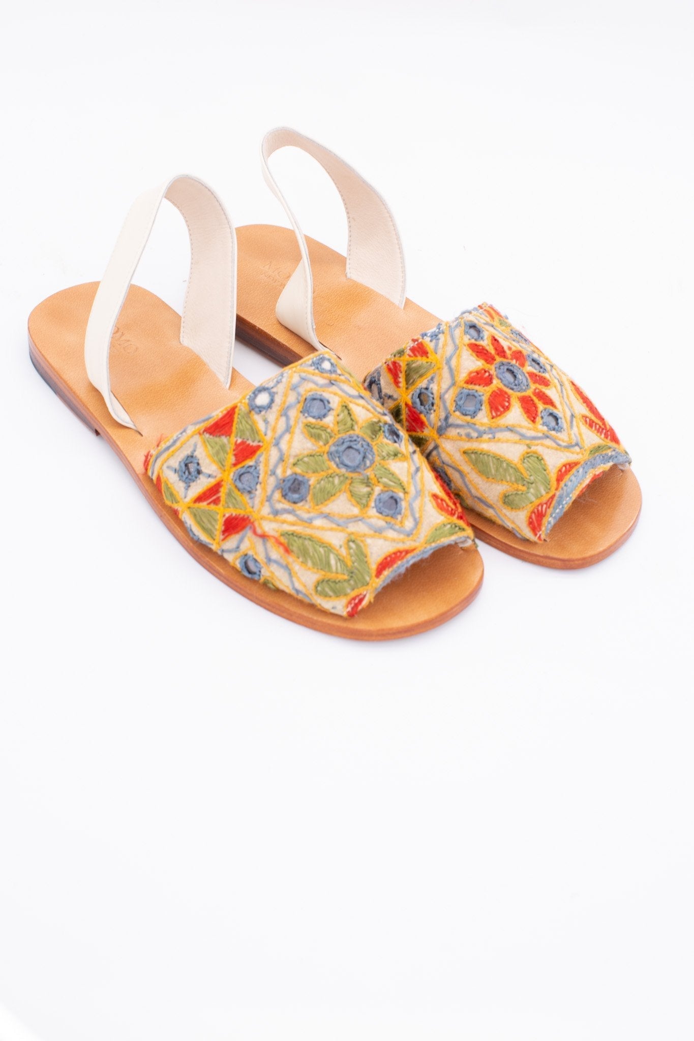 INDIAN EMBROIDERED LEATHER SANDALS DESSA - BANGKOK TAILOR CLOTHING STORE - HANDMADE CLOTHING