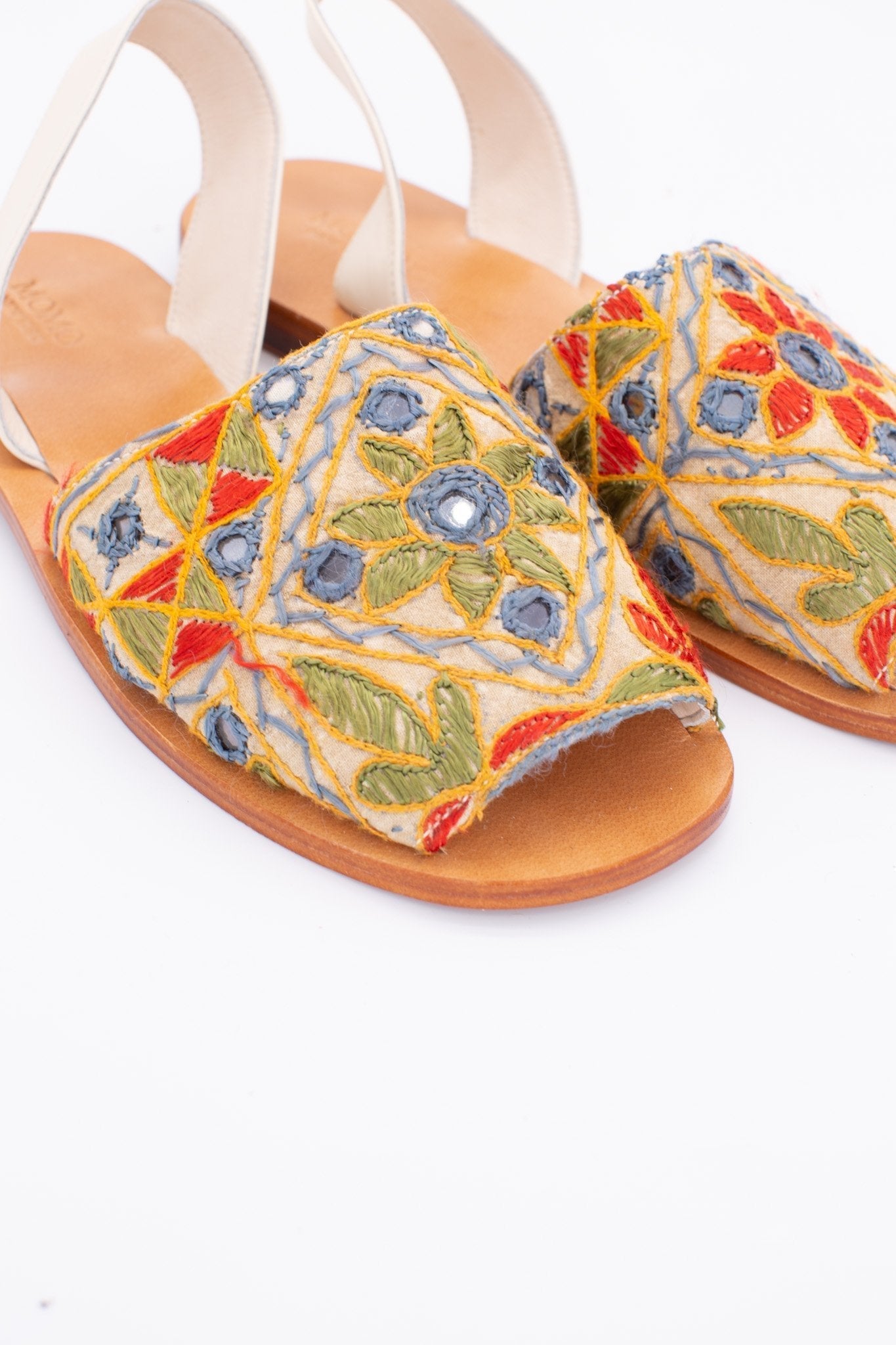 INDIAN EMBROIDERED LEATHER SANDALS DESSA - BANGKOK TAILOR CLOTHING STORE - HANDMADE CLOTHING