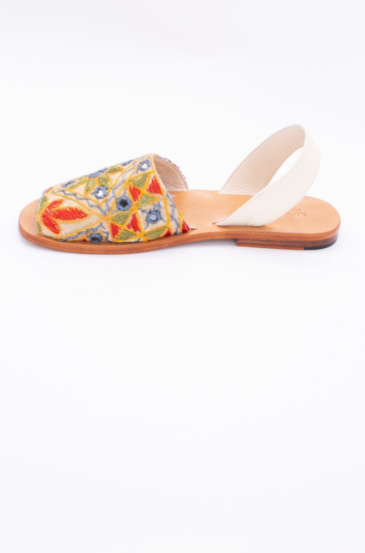 INDIAN EMBROIDERED LEATHER SANDALS DESSA - BANGKOK TAILOR CLOTHING STORE - HANDMADE CLOTHING