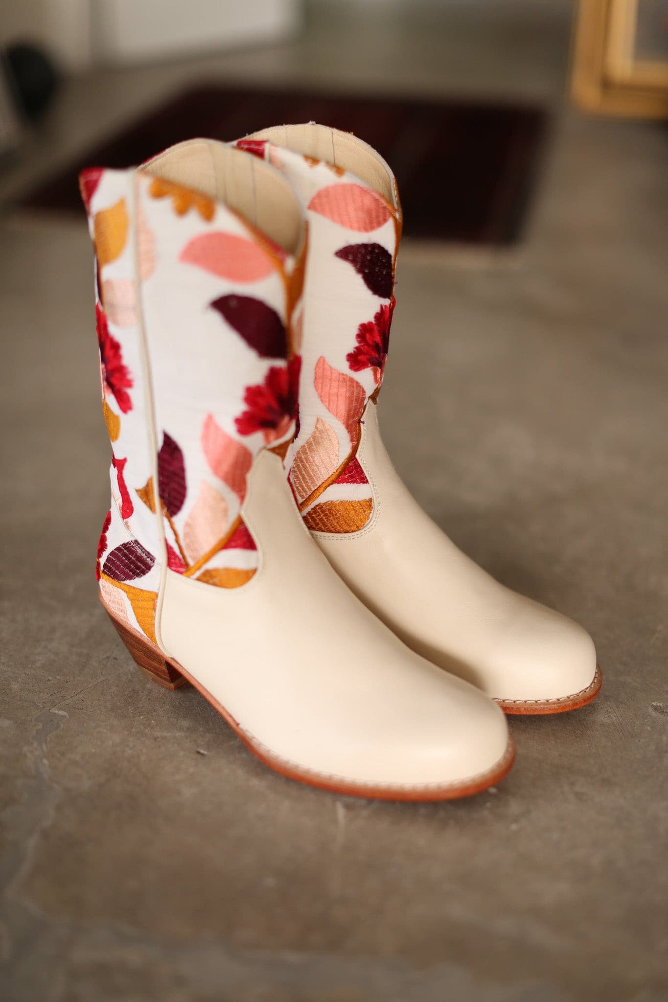 ROUND TOE BOOTS MAE - BANGKOK TAILOR CLOTHING STORE - HANDMADE CLOTHING