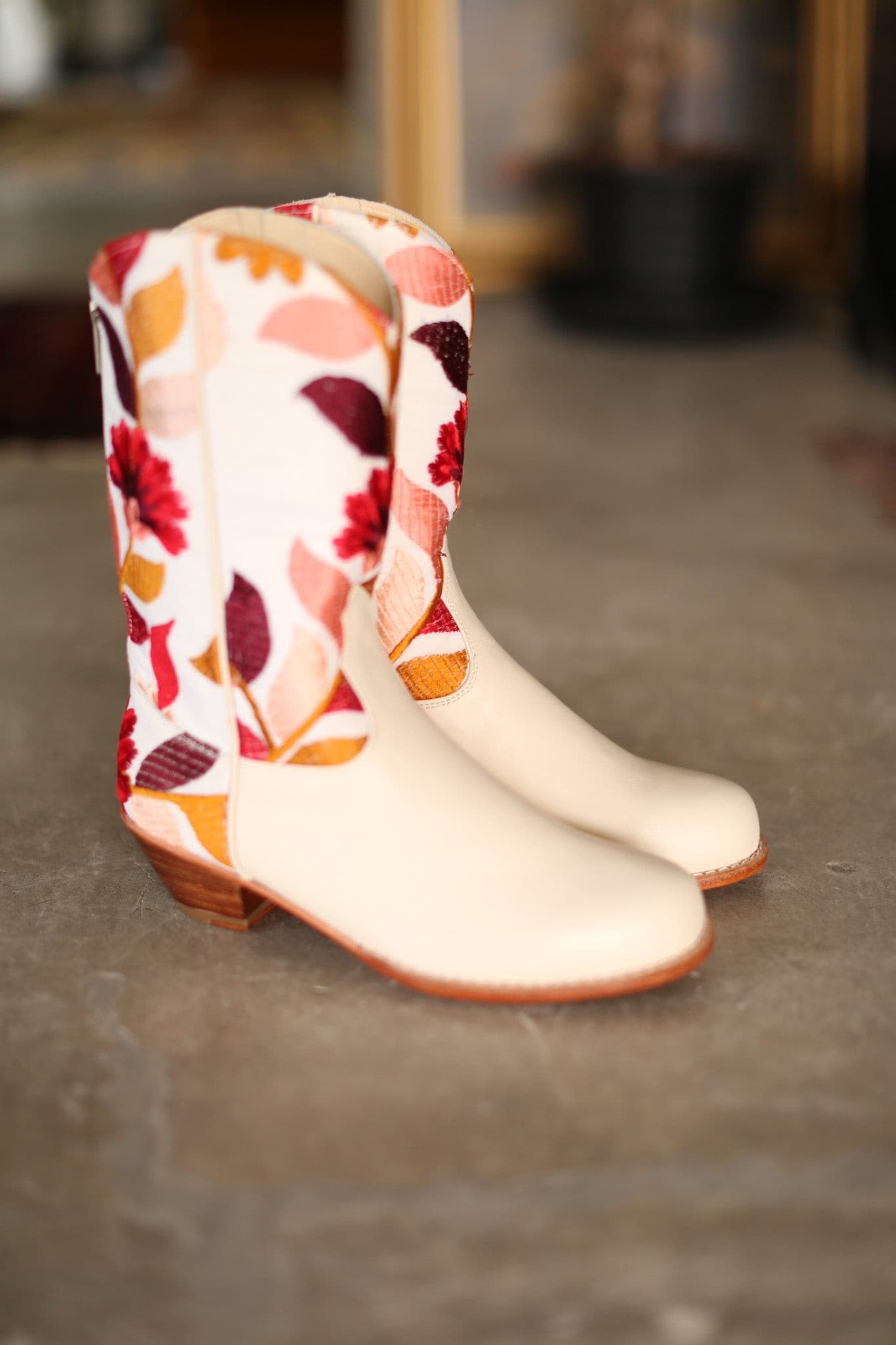 ROUND TOE BOOTS MAE - BANGKOK TAILOR CLOTHING STORE - HANDMADE CLOTHING