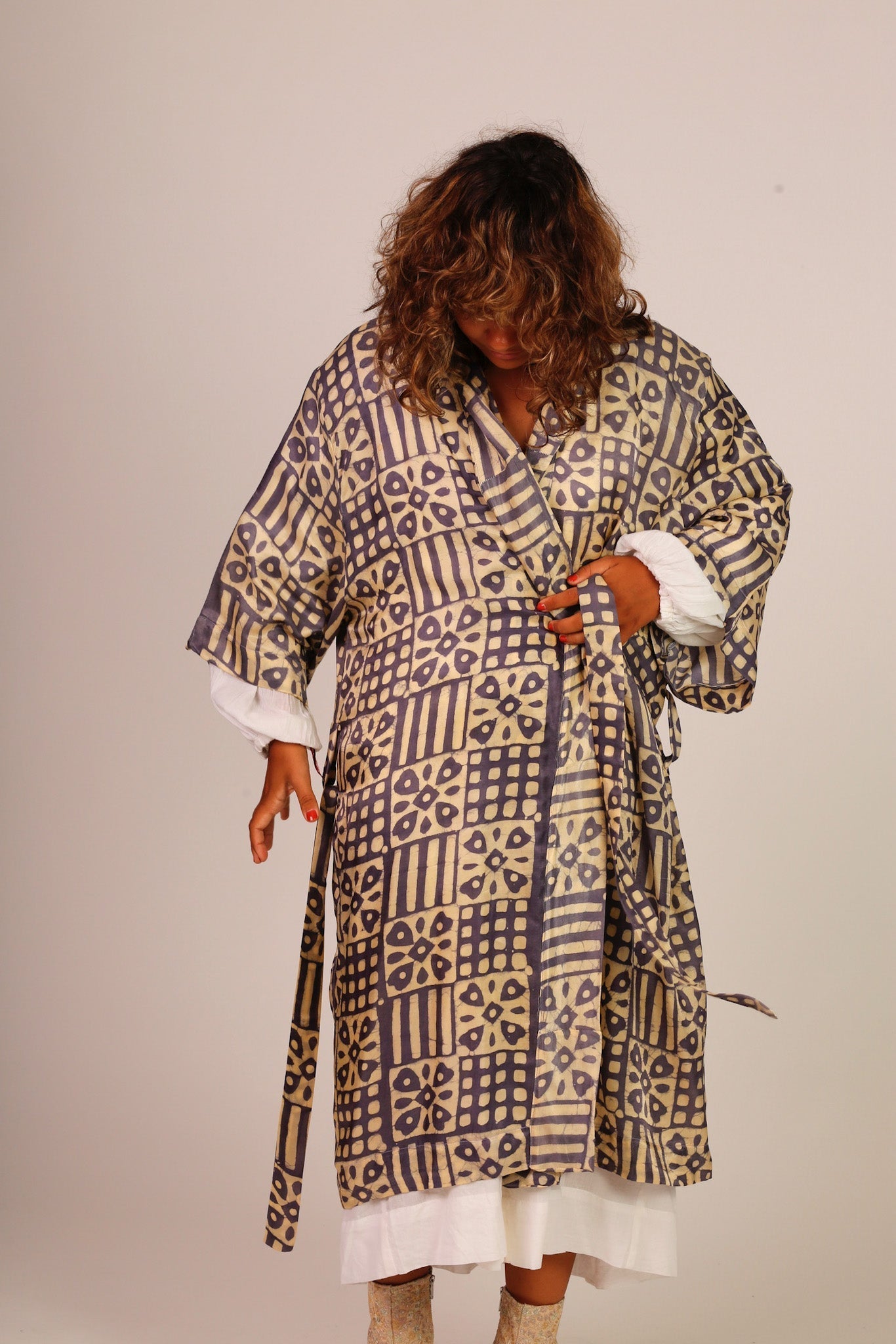 SILK GREY PRINT KIMONO KAREN - BANGKOK TAILOR CLOTHING STORE - HANDMADE CLOTHING
