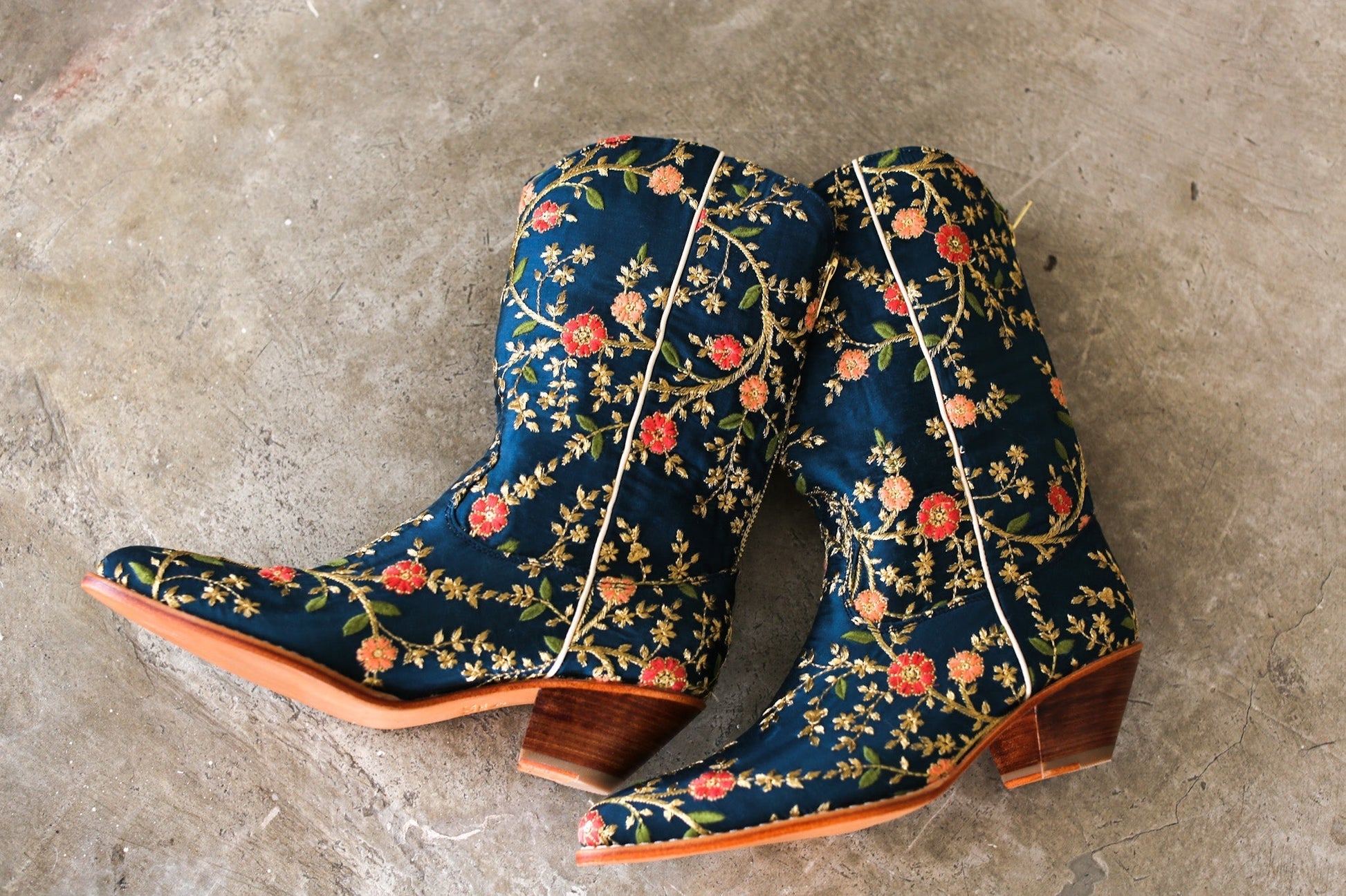 TALL WESTERN BOOTS LUIZA - BANGKOK TAILOR CLOTHING STORE - HANDMADE CLOTHING