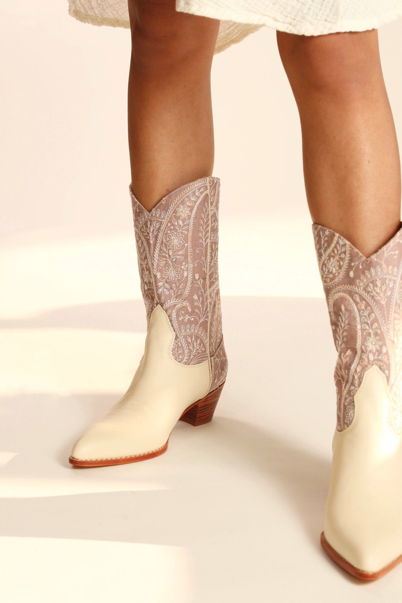TENDER PINK EMBROIDERED WESTERN BOOTS SAHEBI - BANGKOK TAILOR CLOTHING STORE - HANDMADE CLOTHING