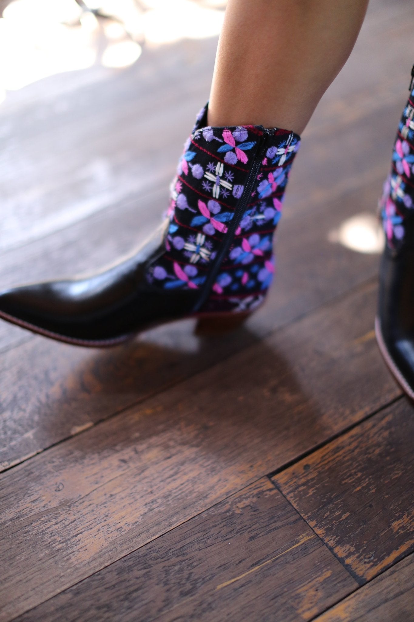 TRIBAL EMBROIDERED POINTED ANKLE BOOTS NALIA - BANGKOK TAILOR CLOTHING STORE - HANDMADE CLOTHING