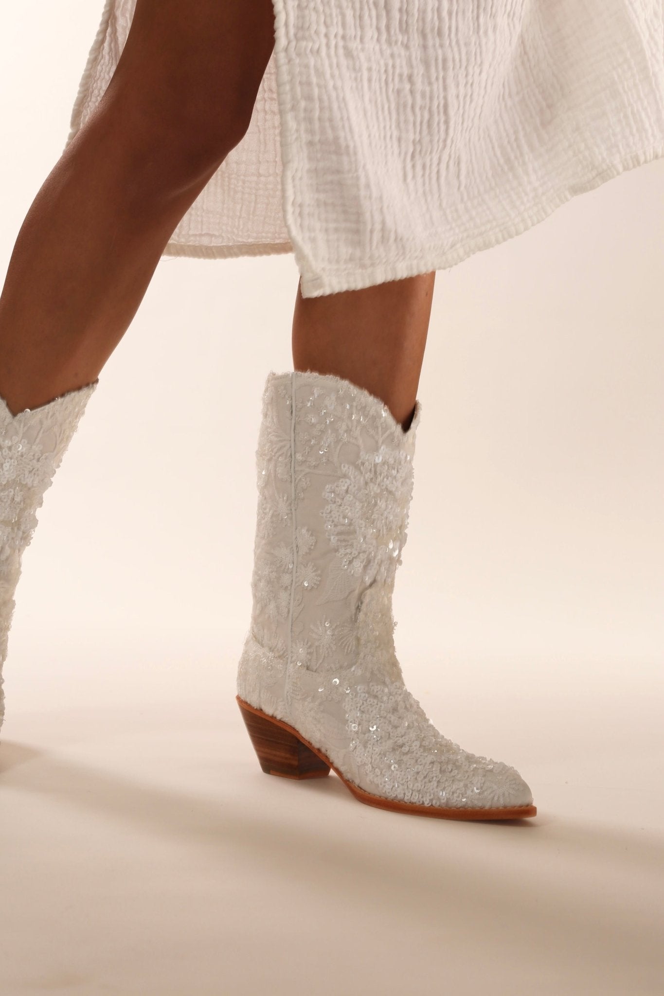 WHITE EMBROIDERED SEQUIN WEDDING BOOTS ODE - BANGKOK TAILOR CLOTHING STORE - HANDMADE CLOTHING