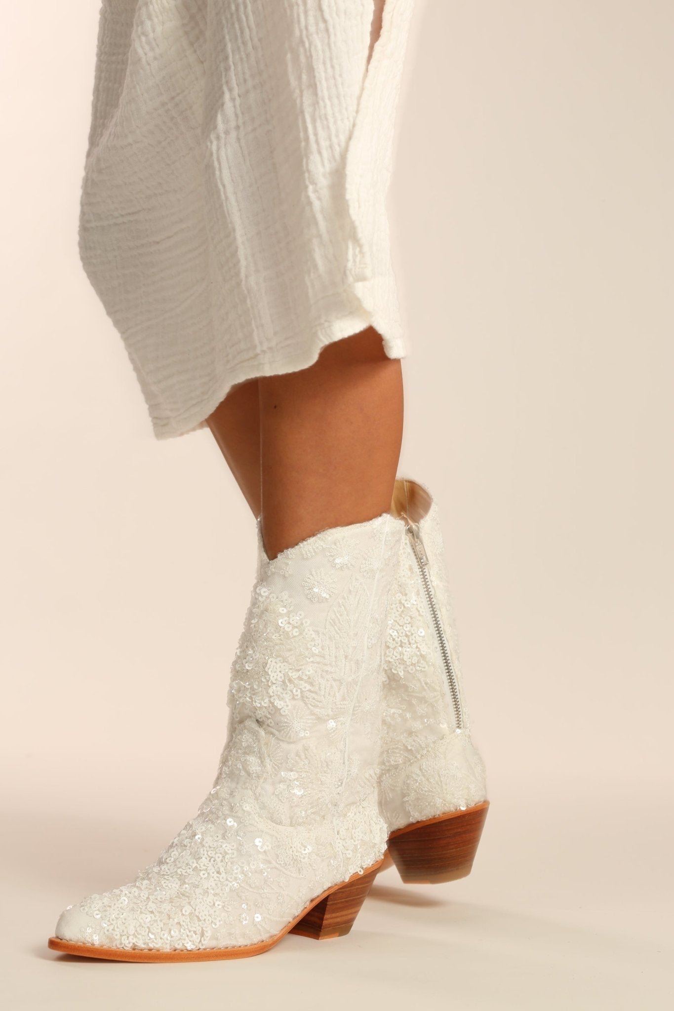 WHITE EMBROIDERED SEQUIN WEDDING BOOTS ODE - BANGKOK TAILOR CLOTHING STORE - HANDMADE CLOTHING
