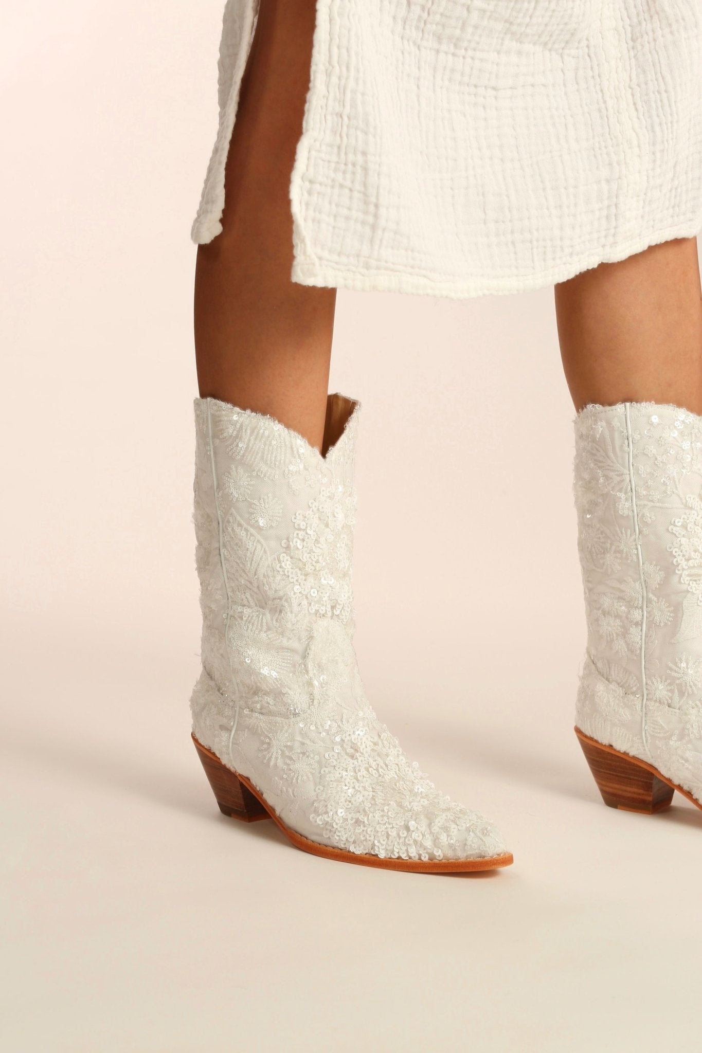 WHITE EMBROIDERED SEQUIN WEDDING BOOTS ODE - BANGKOK TAILOR CLOTHING STORE - HANDMADE CLOTHING