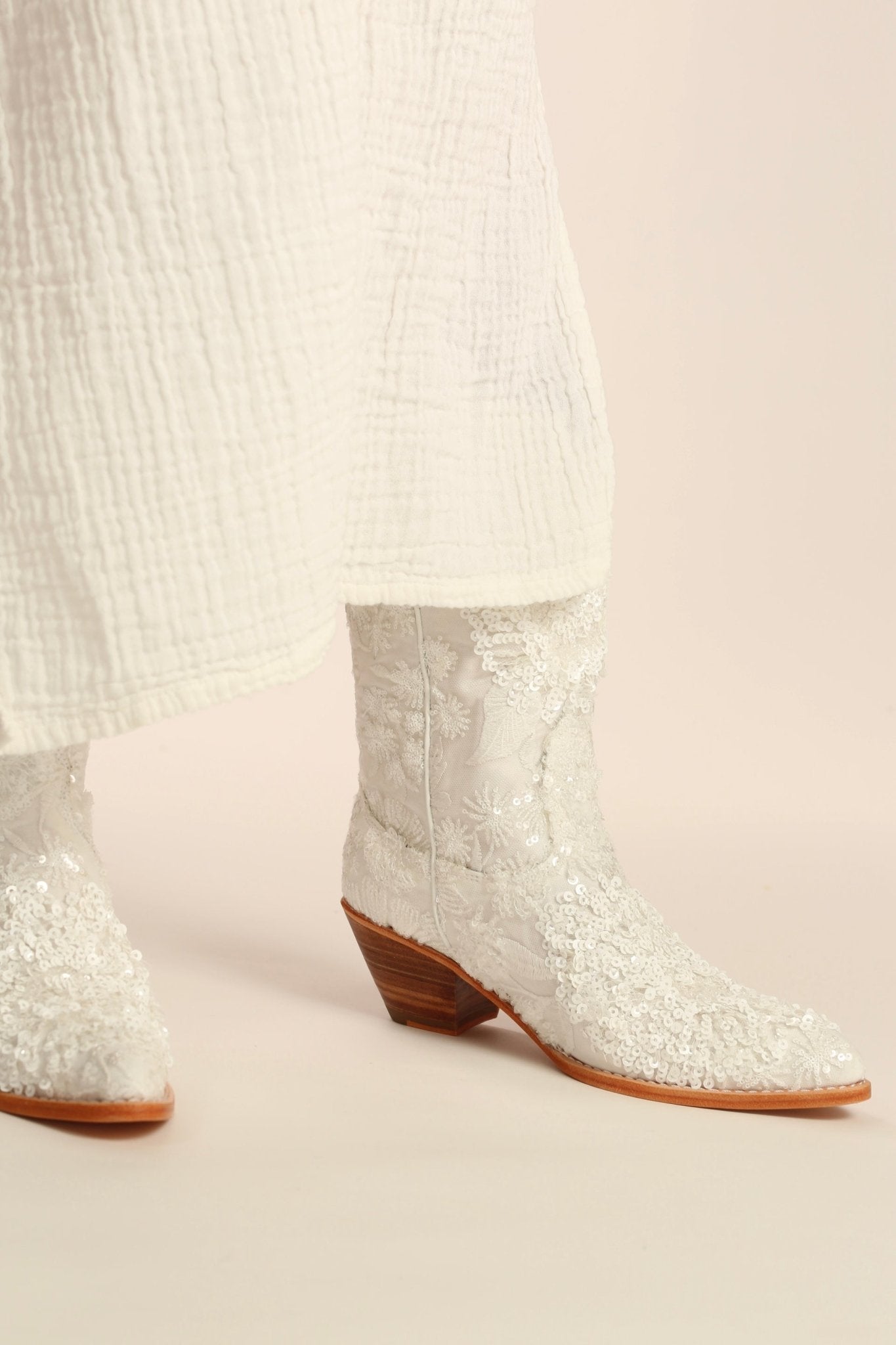 WHITE EMBROIDERED SEQUIN WEDDING BOOTS ODE - BANGKOK TAILOR CLOTHING STORE - HANDMADE CLOTHING