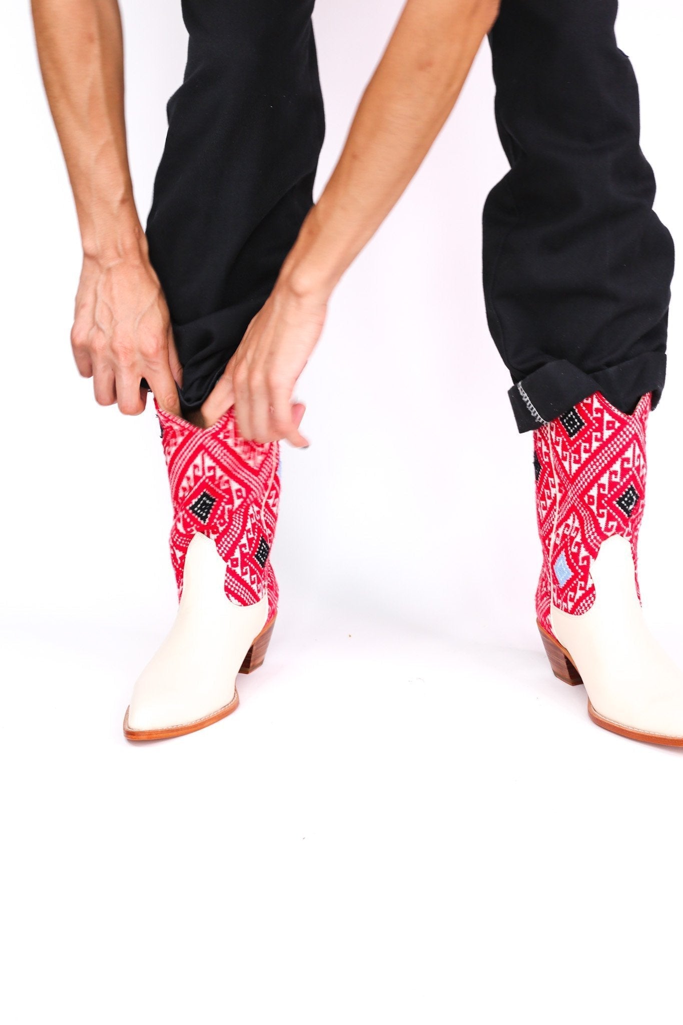 WOVEN WESTERN BOOTS TAMLINS - BANGKOK TAILOR CLOTHING STORE - HANDMADE CLOTHING