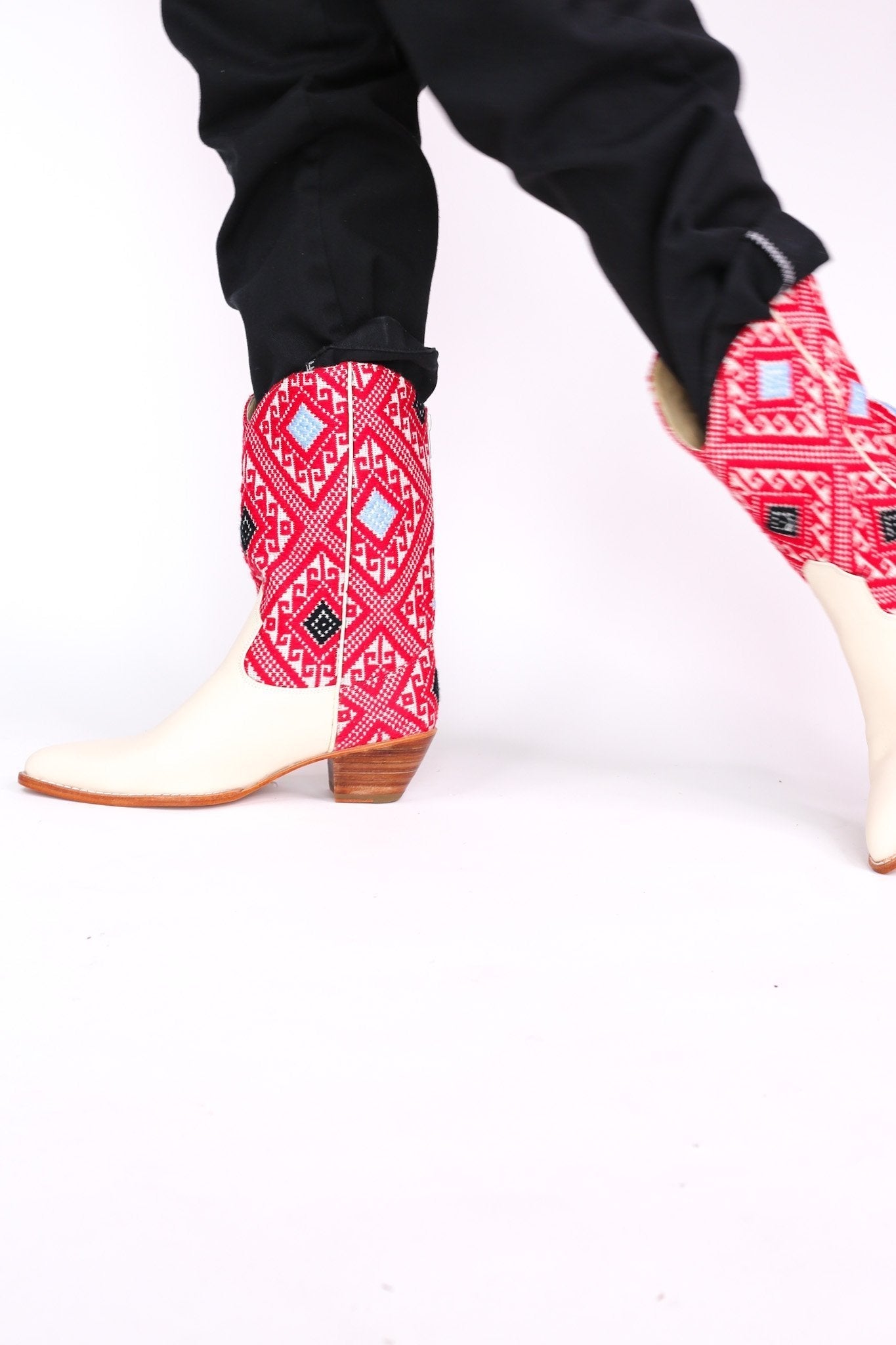WOVEN WESTERN BOOTS TAMLINS - BANGKOK TAILOR CLOTHING STORE - HANDMADE CLOTHING