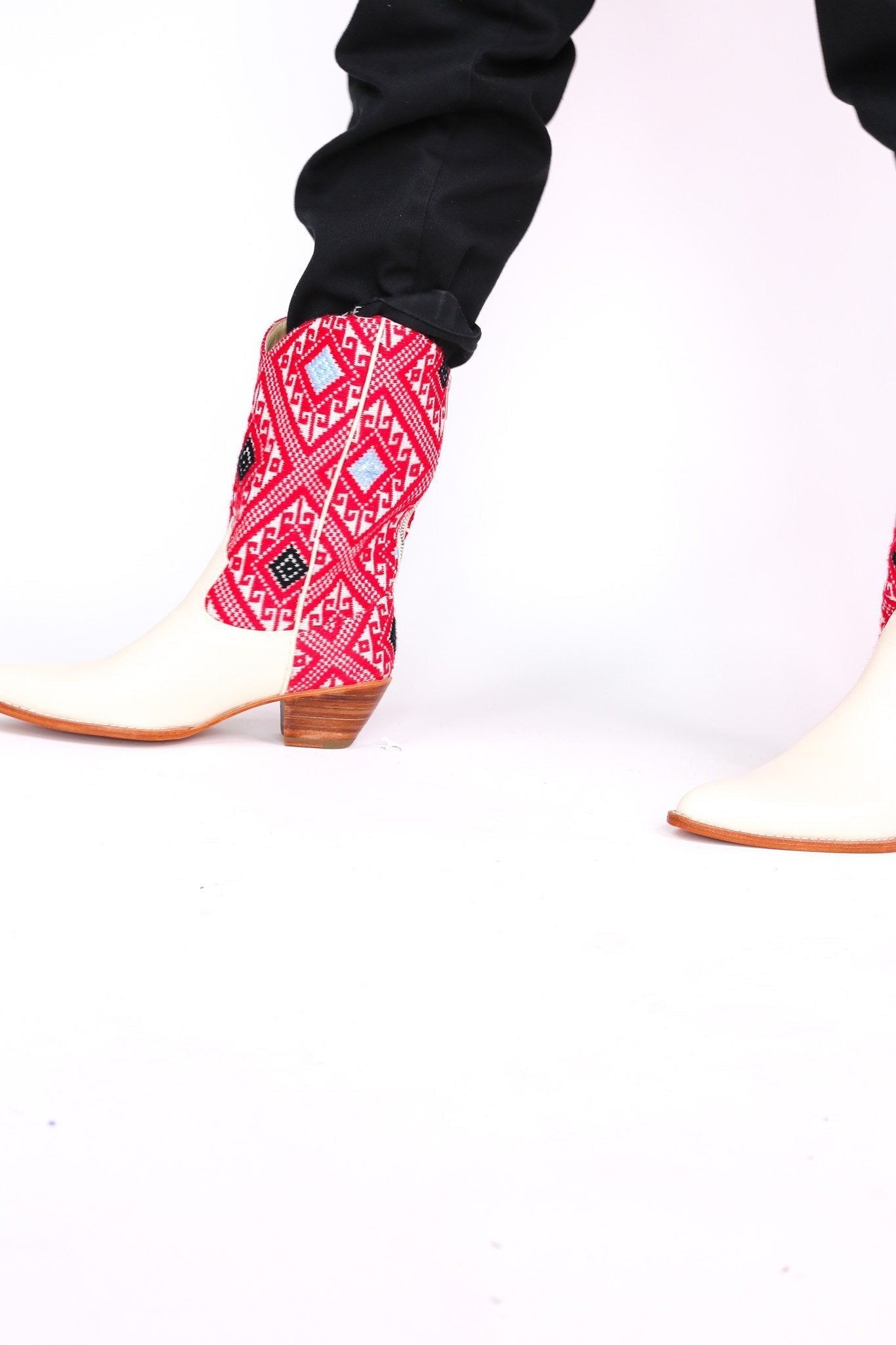 WOVEN WESTERN BOOTS TAMLINS - BANGKOK TAILOR CLOTHING STORE - HANDMADE CLOTHING