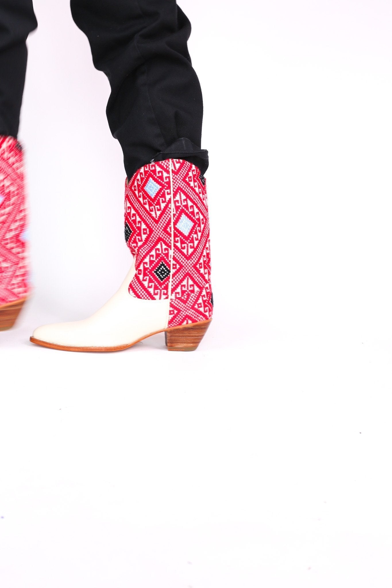 WOVEN WESTERN BOOTS TAMLINS - BANGKOK TAILOR CLOTHING STORE - HANDMADE CLOTHING