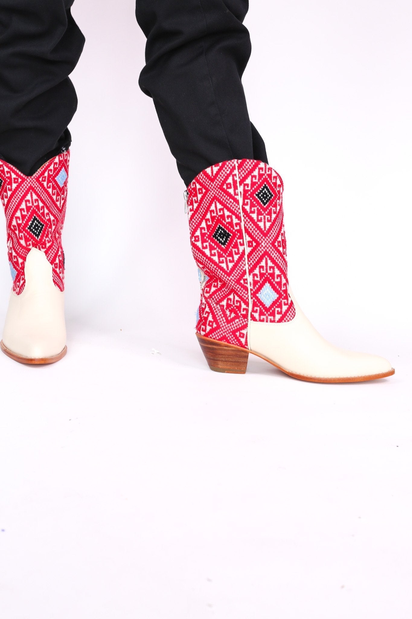 WOVEN WESTERN BOOTS TAMLINS - BANGKOK TAILOR CLOTHING STORE - HANDMADE CLOTHING