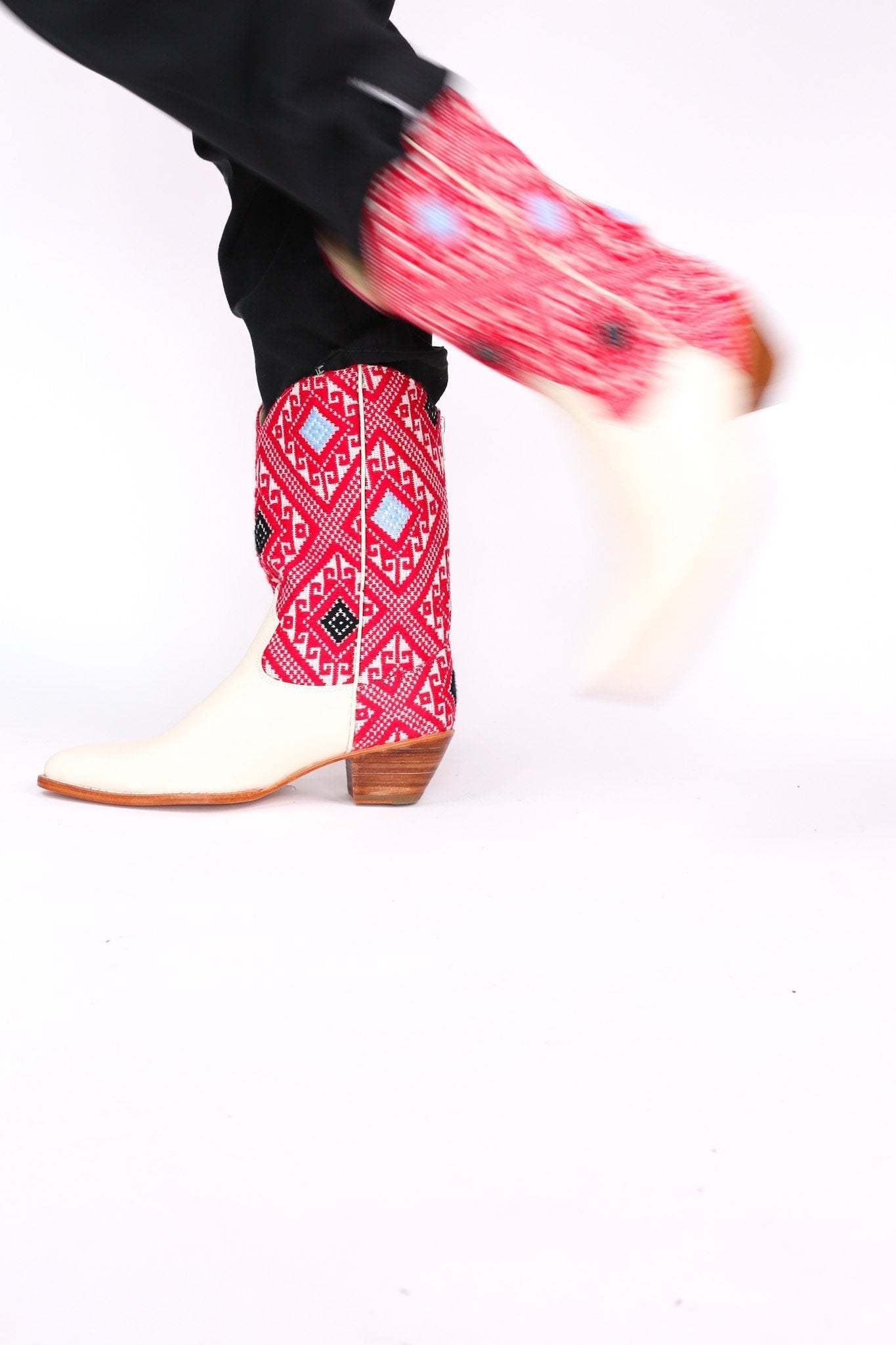 WOVEN WESTERN BOOTS TAMLINS - BANGKOK TAILOR CLOTHING STORE - HANDMADE CLOTHING