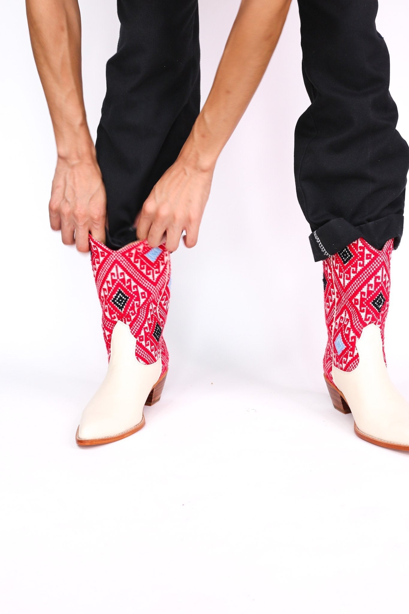 WOVEN WESTERN BOOTS TAMLINS - BANGKOK TAILOR CLOTHING STORE - HANDMADE CLOTHING