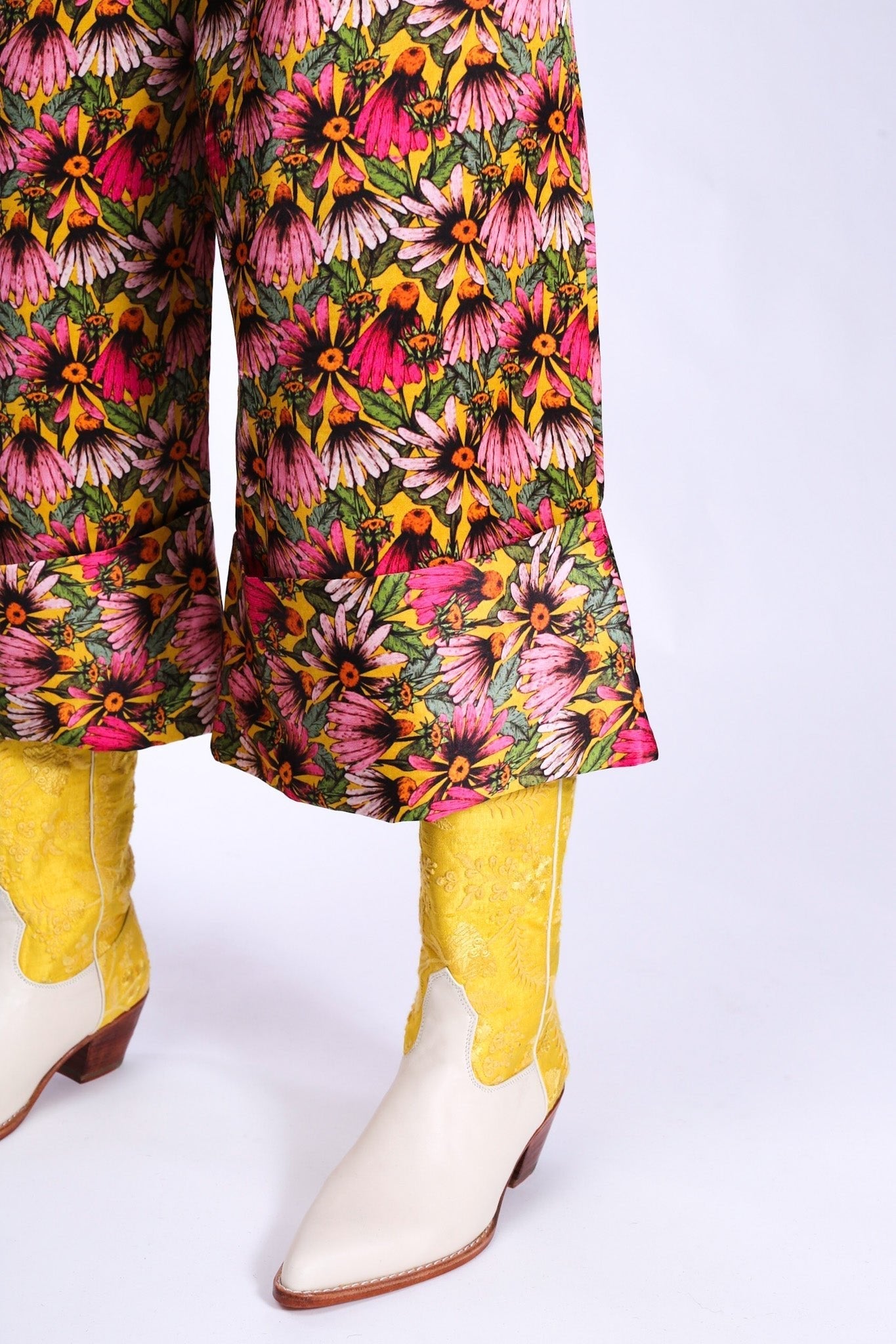 YELLOW / CREAM BOOTS SELINA - BANGKOK TAILOR CLOTHING STORE - HANDMADE CLOTHING