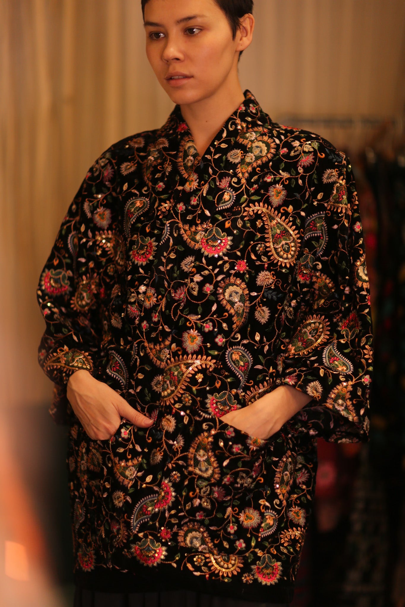 SHORT VELVET EMBROIDERED KIMONO MONA BLACK