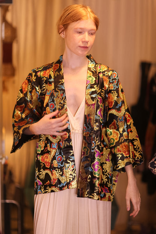 EMBROIDERED SILK SHORT KIMONO JĪNLÓNG