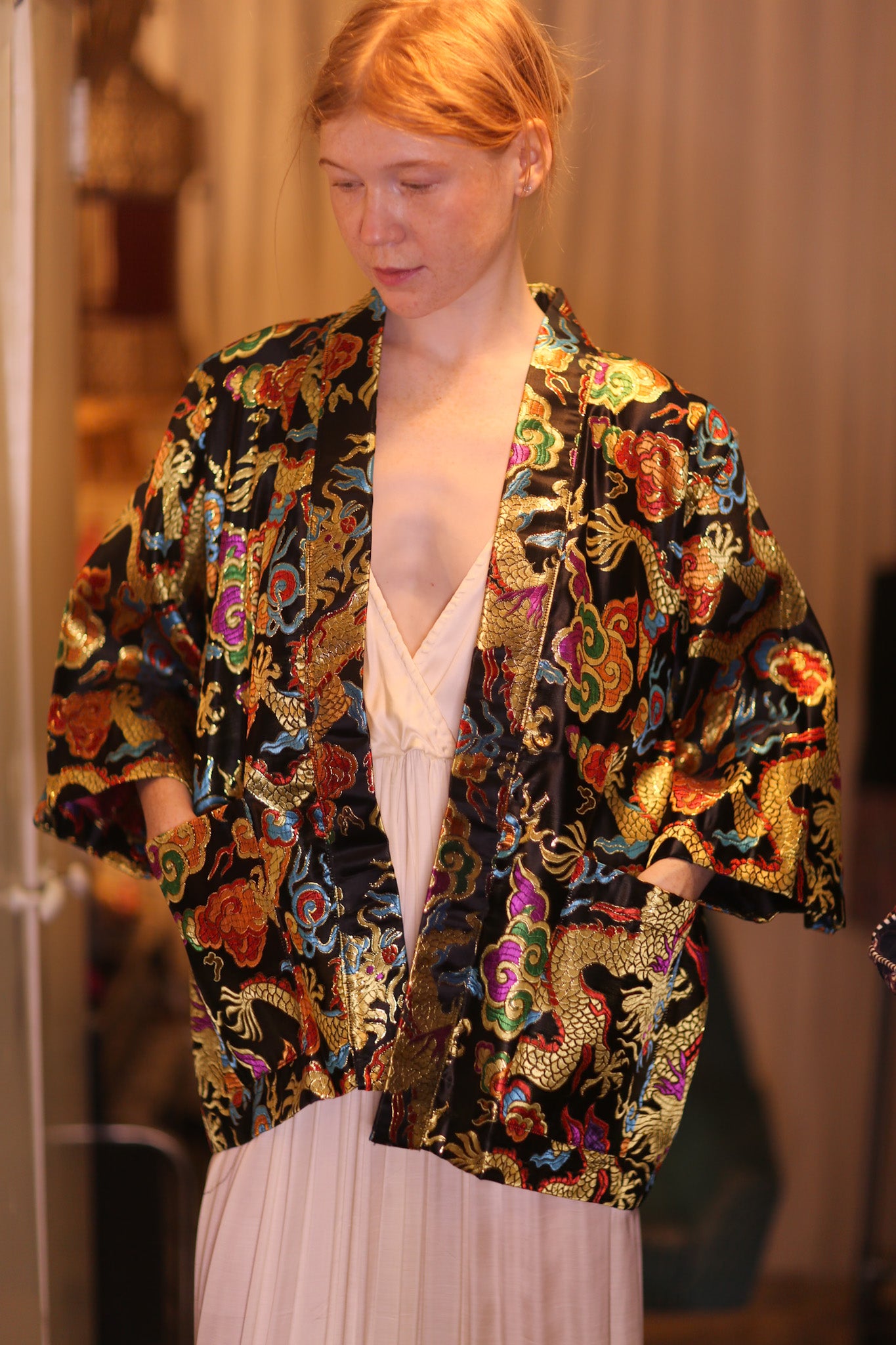 EMBROIDERED SILK SHORT KIMONO JĪNLÓNG