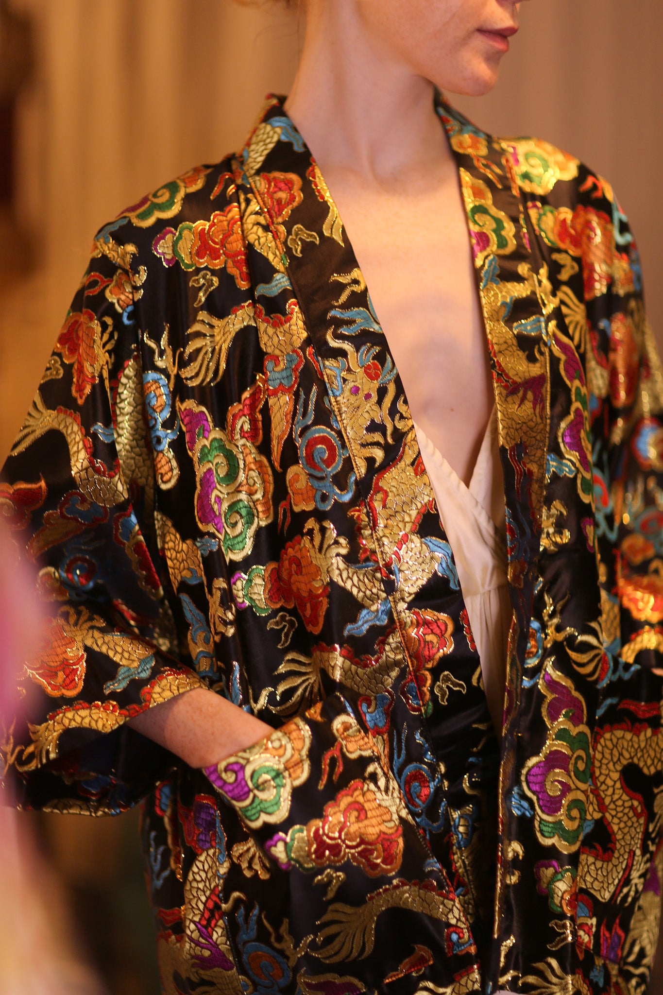 EMBROIDERED SILK SHORT KIMONO JĪNLÓNG