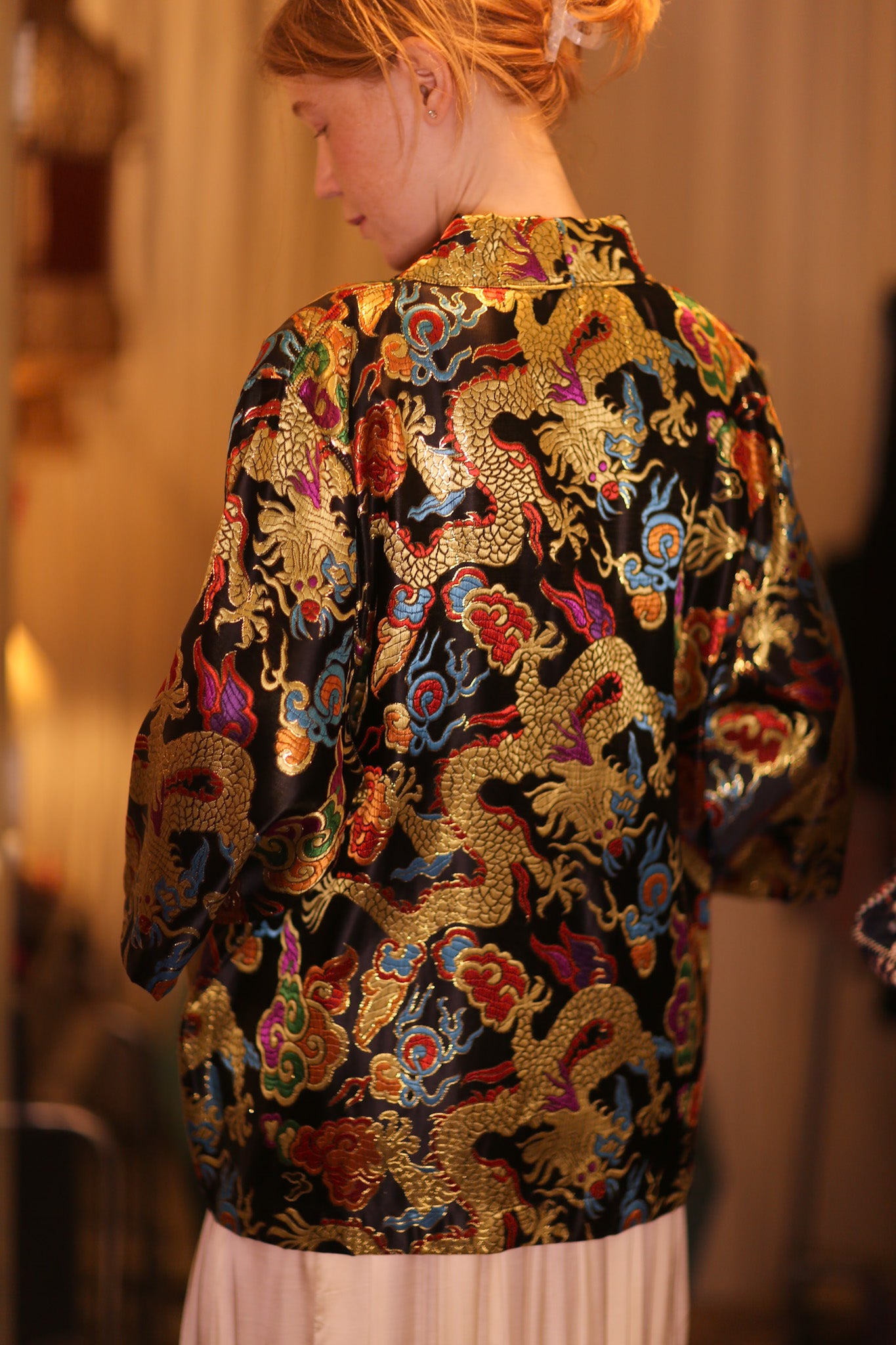 EMBROIDERED SILK SHORT KIMONO JĪNLÓNG