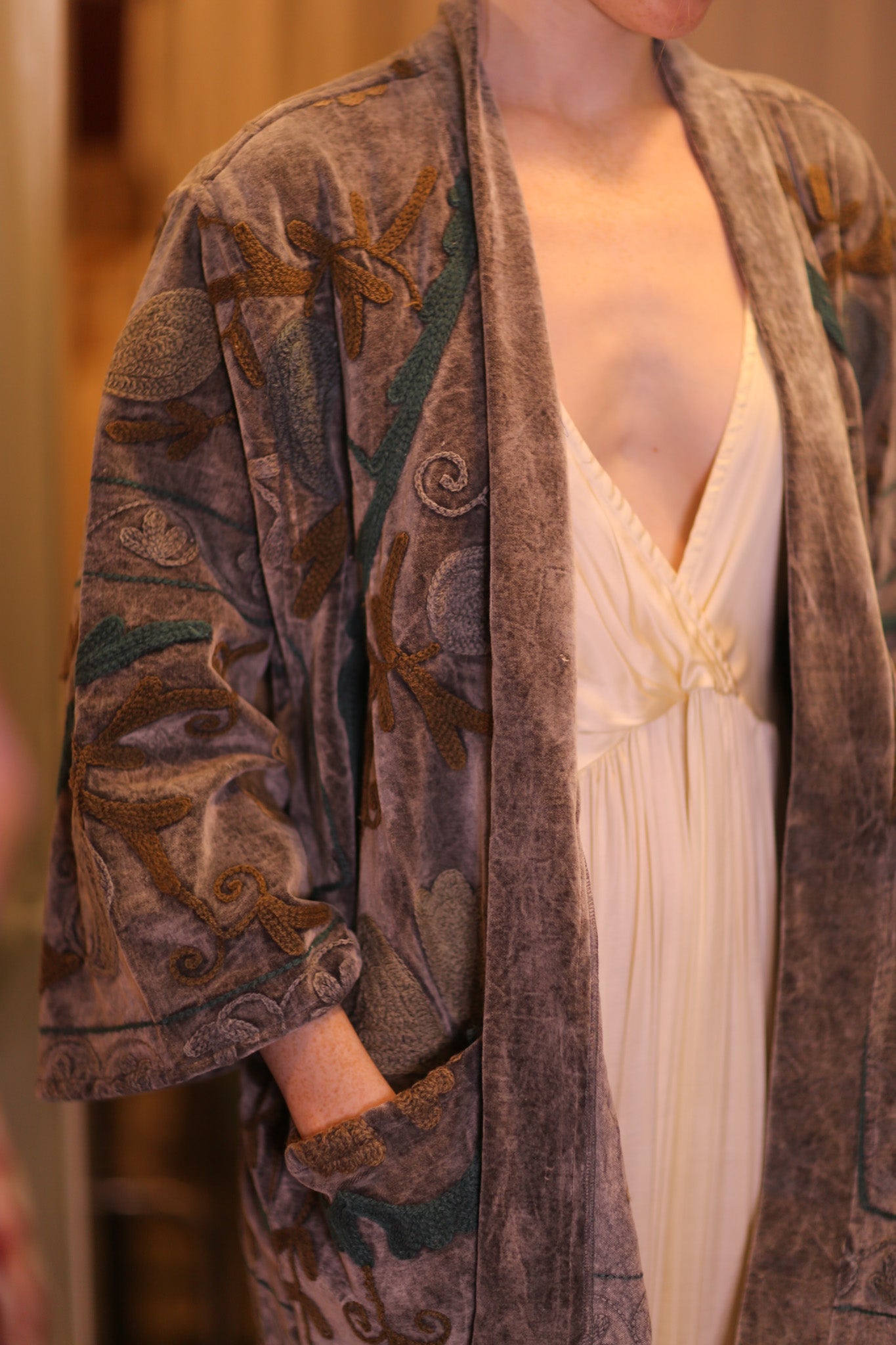 EMBROIDERED VELVET SHORT KIMONO MONTY GUGU