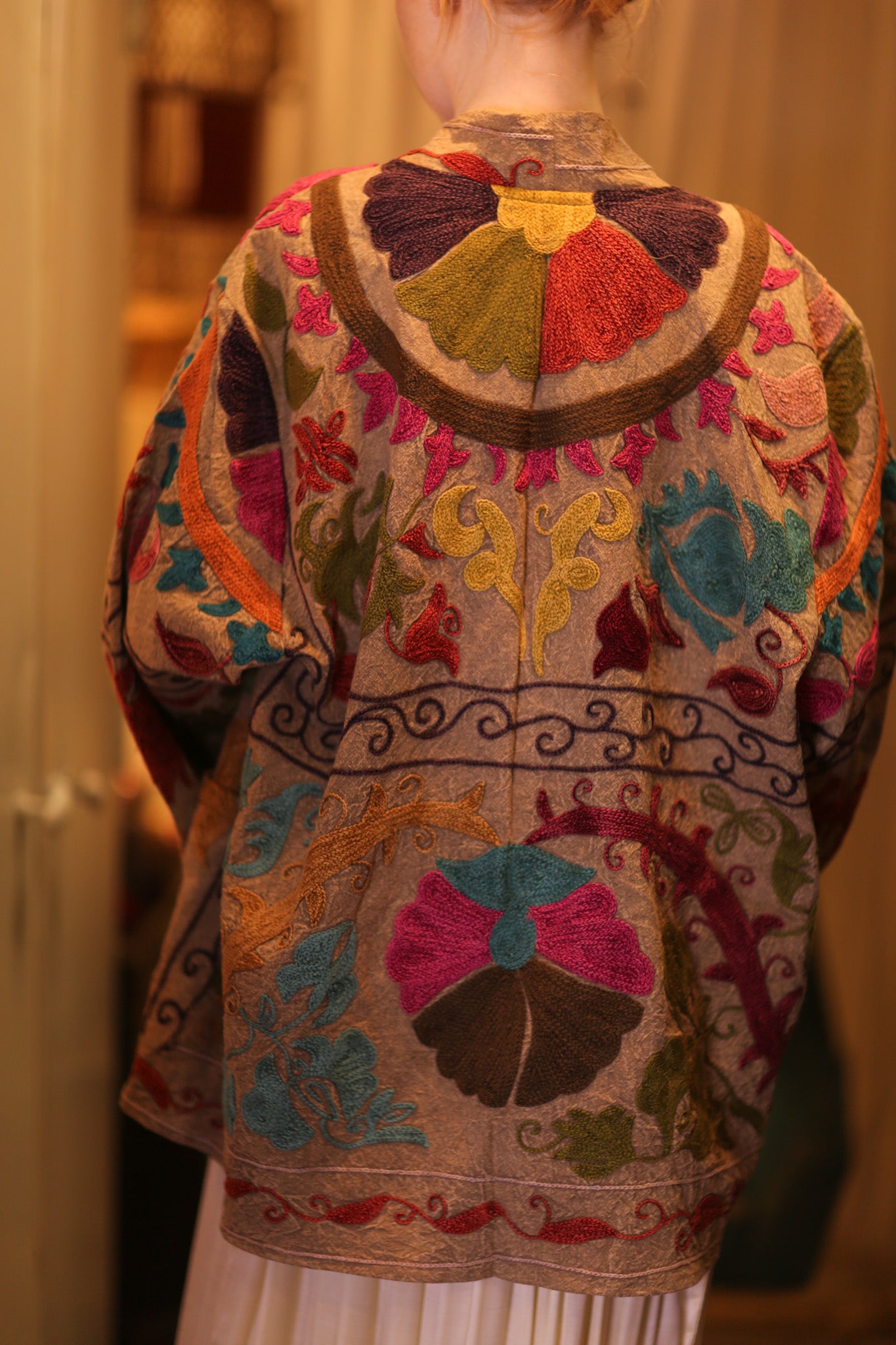 SUZANI EMBROIDERED SHORT KIMONO MONTY WADI