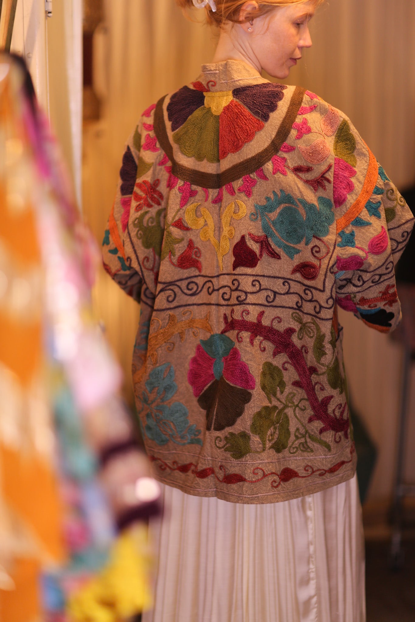 SUZANI EMBROIDERED SHORT KIMONO MONTY WADI
