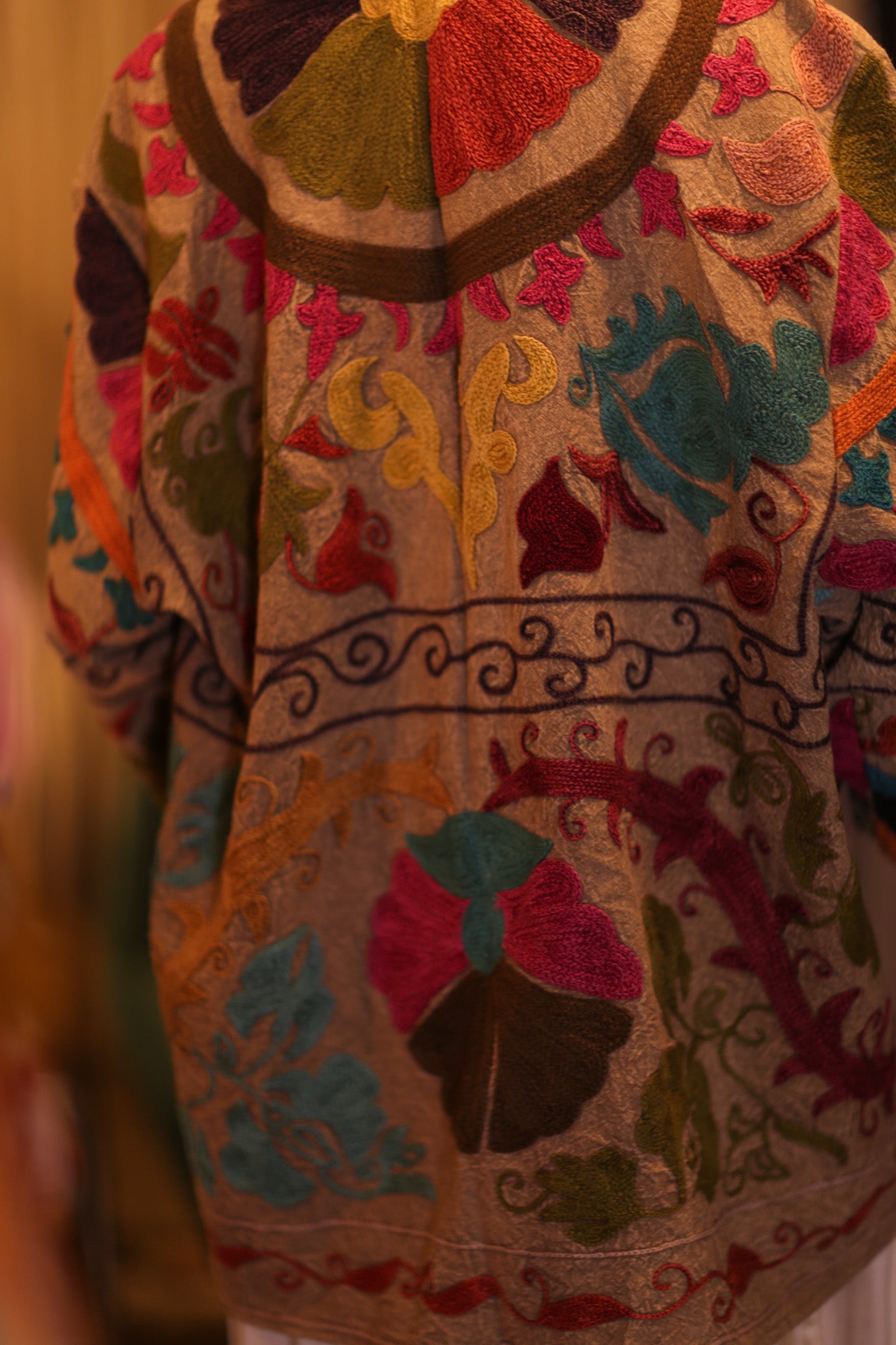 SUZANI EMBROIDERED SHORT KIMONO MONTY WADI