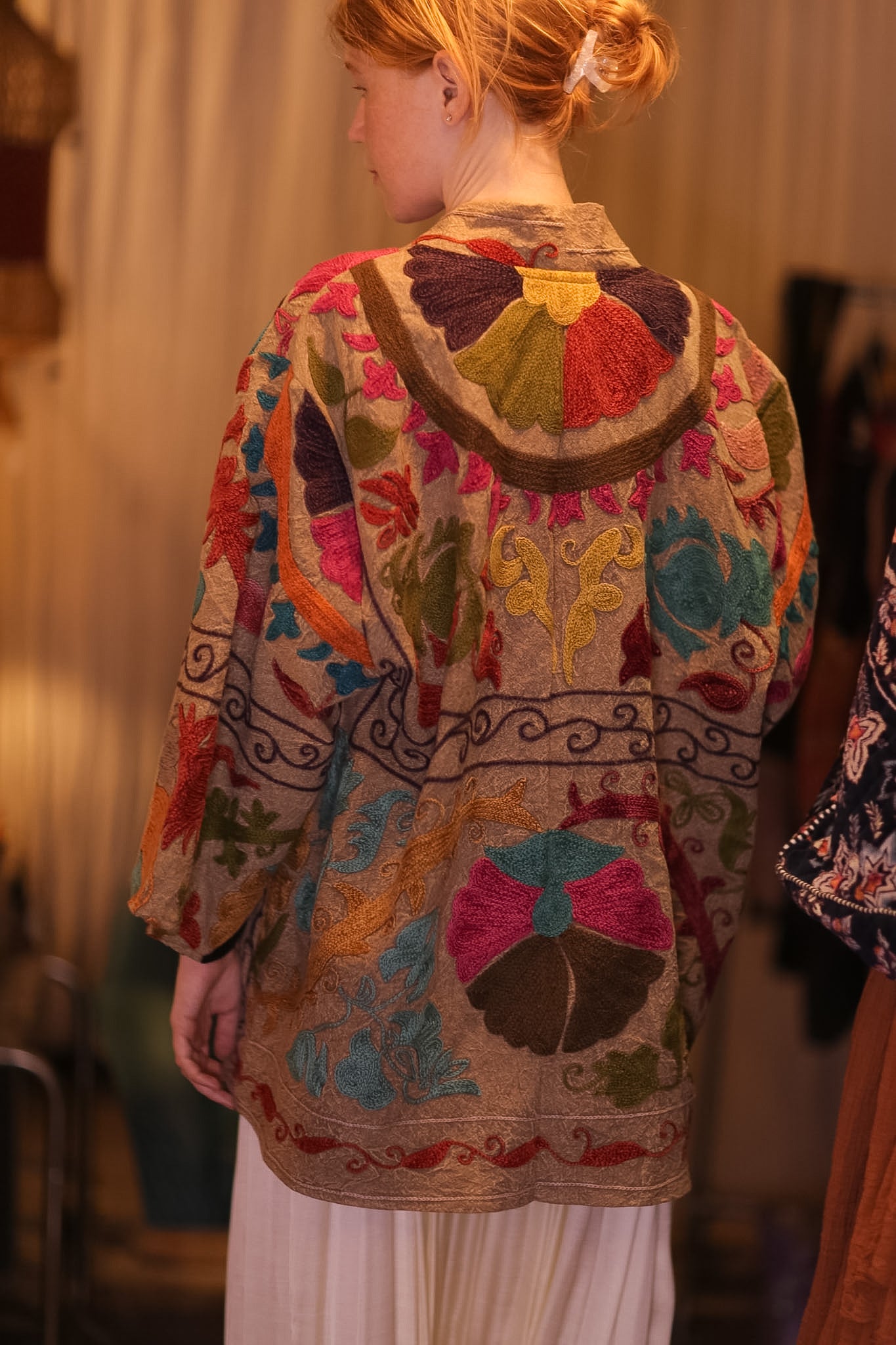 SUZANI EMBROIDERED SHORT KIMONO MONTY WADI